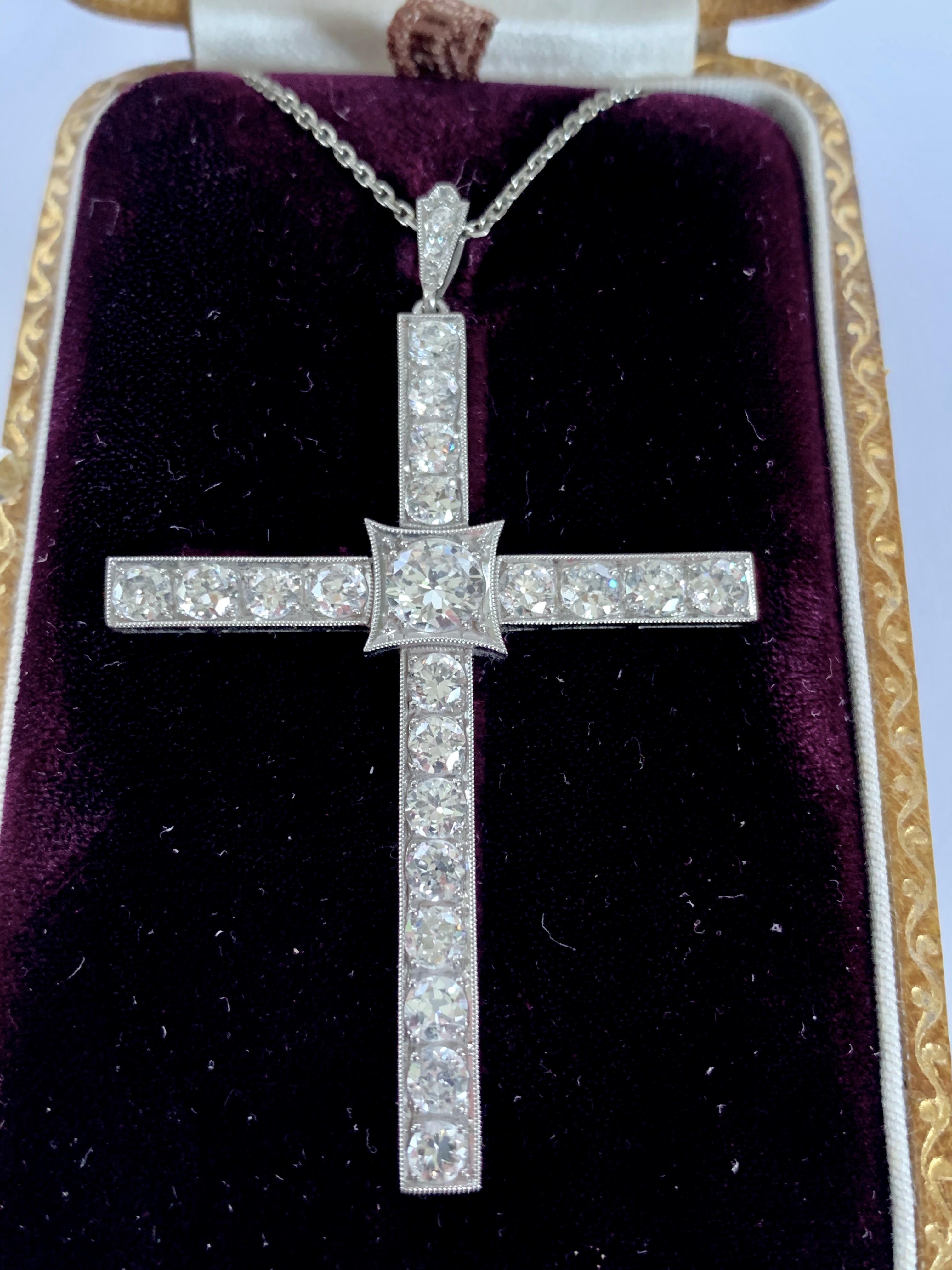 Art déco Pendentif croix ancienne en platine et diamants en vente