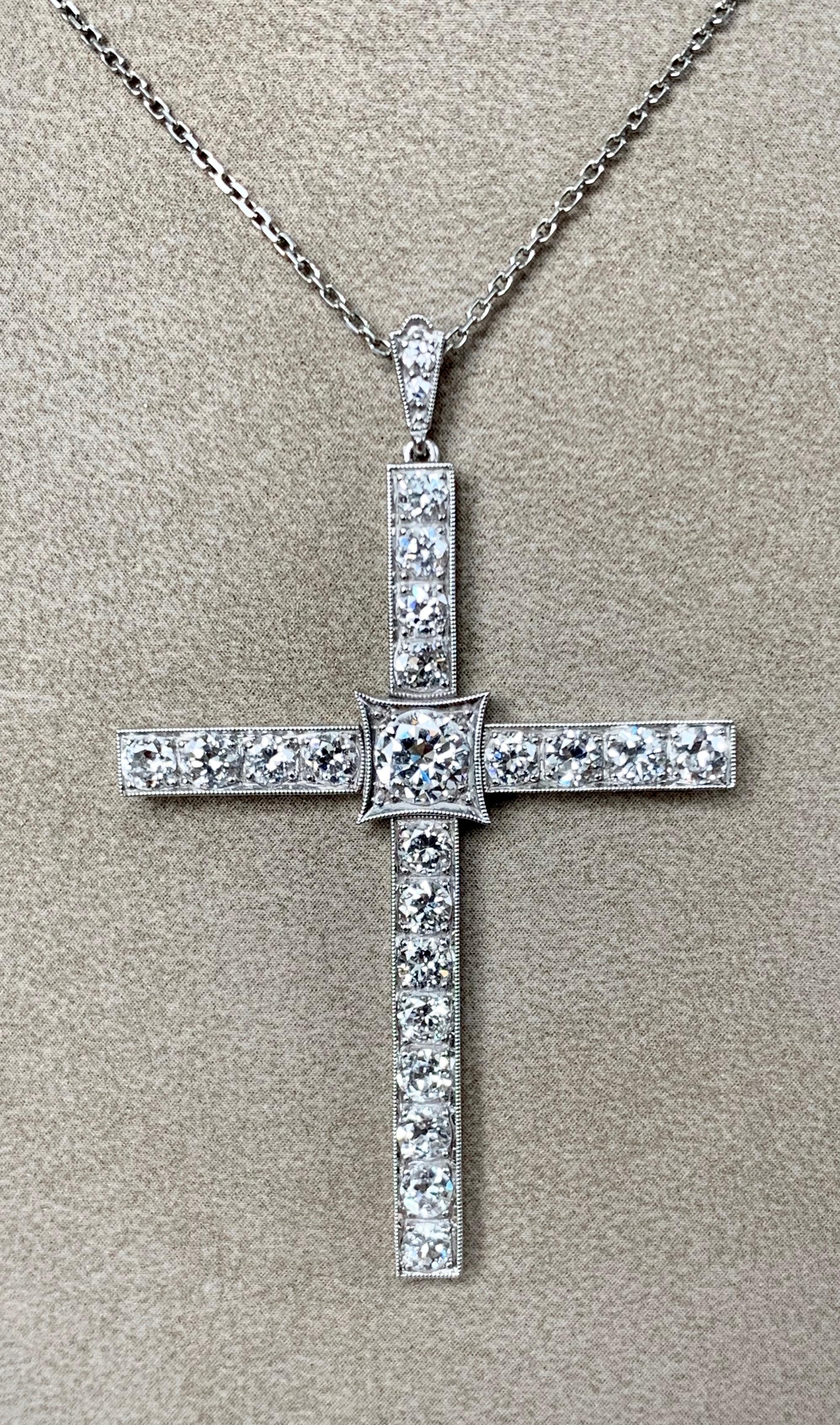 Pendentif croix ancienne en platine et diamants en vente 2