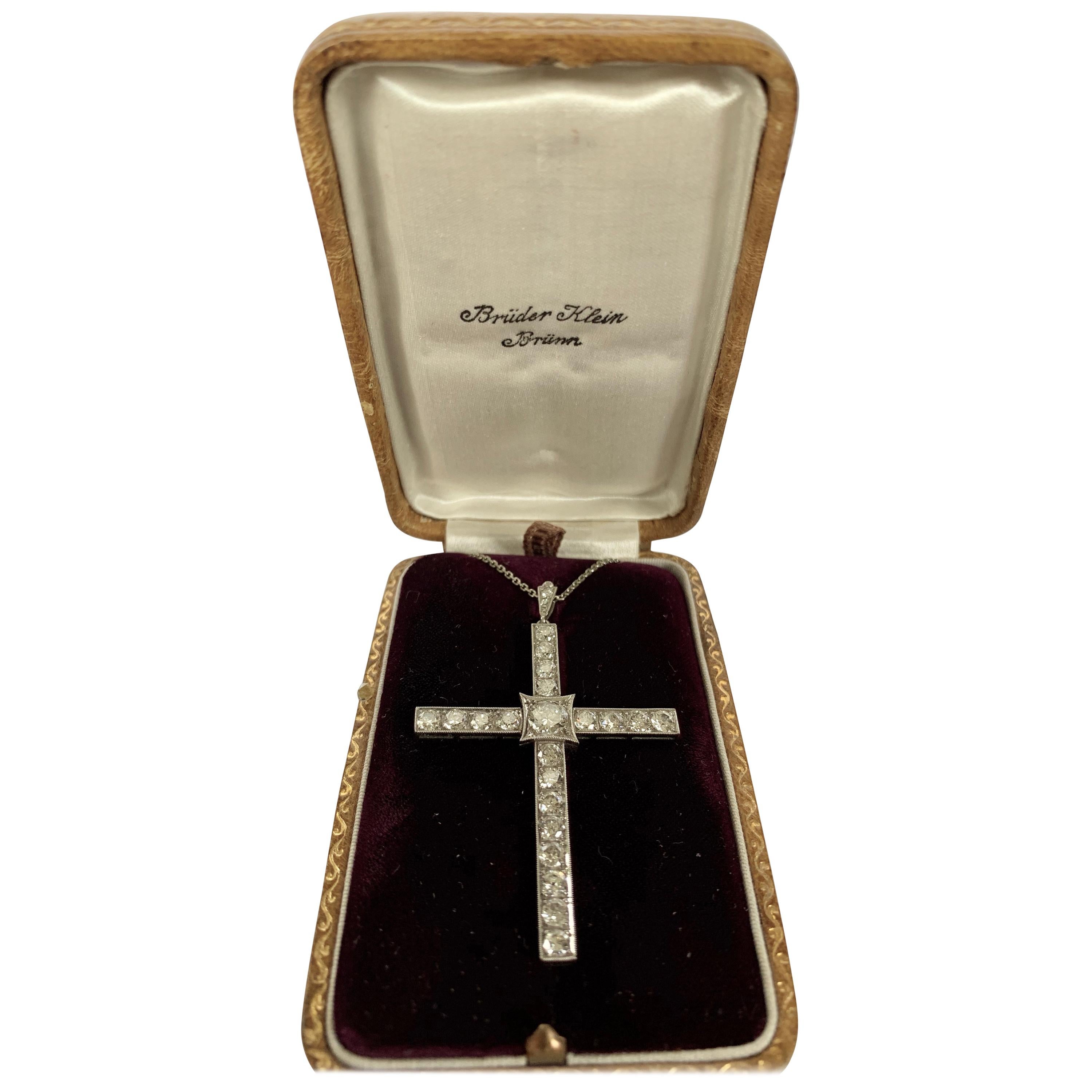 Pendentif croix ancienne en platine et diamants en vente