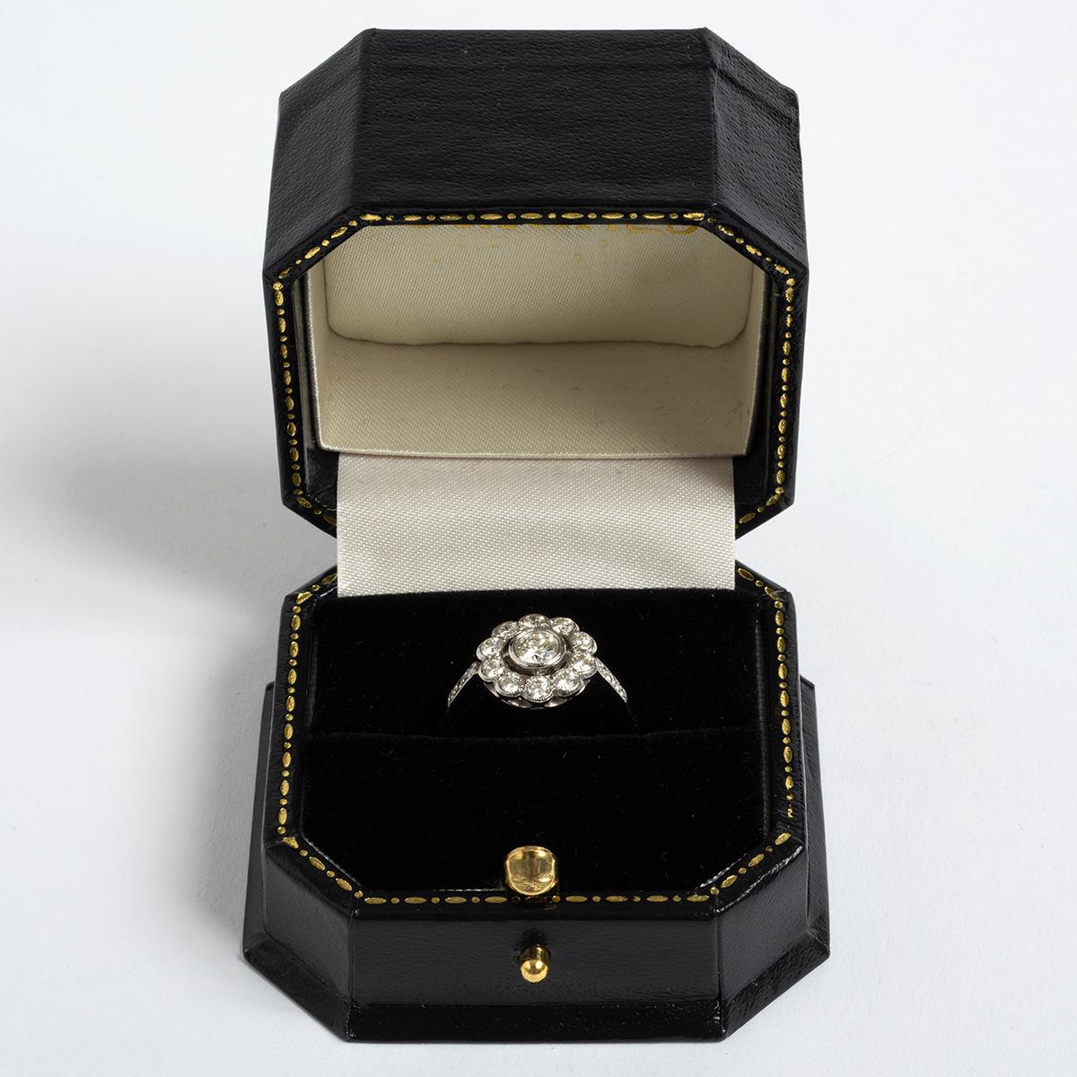 Antiker Platin-Diamant-Blumen-Cluster-Ring aus Platin. ist.75ct, j/ si1 Klarheit.  US 6.75 für Damen oder Herren im Angebot