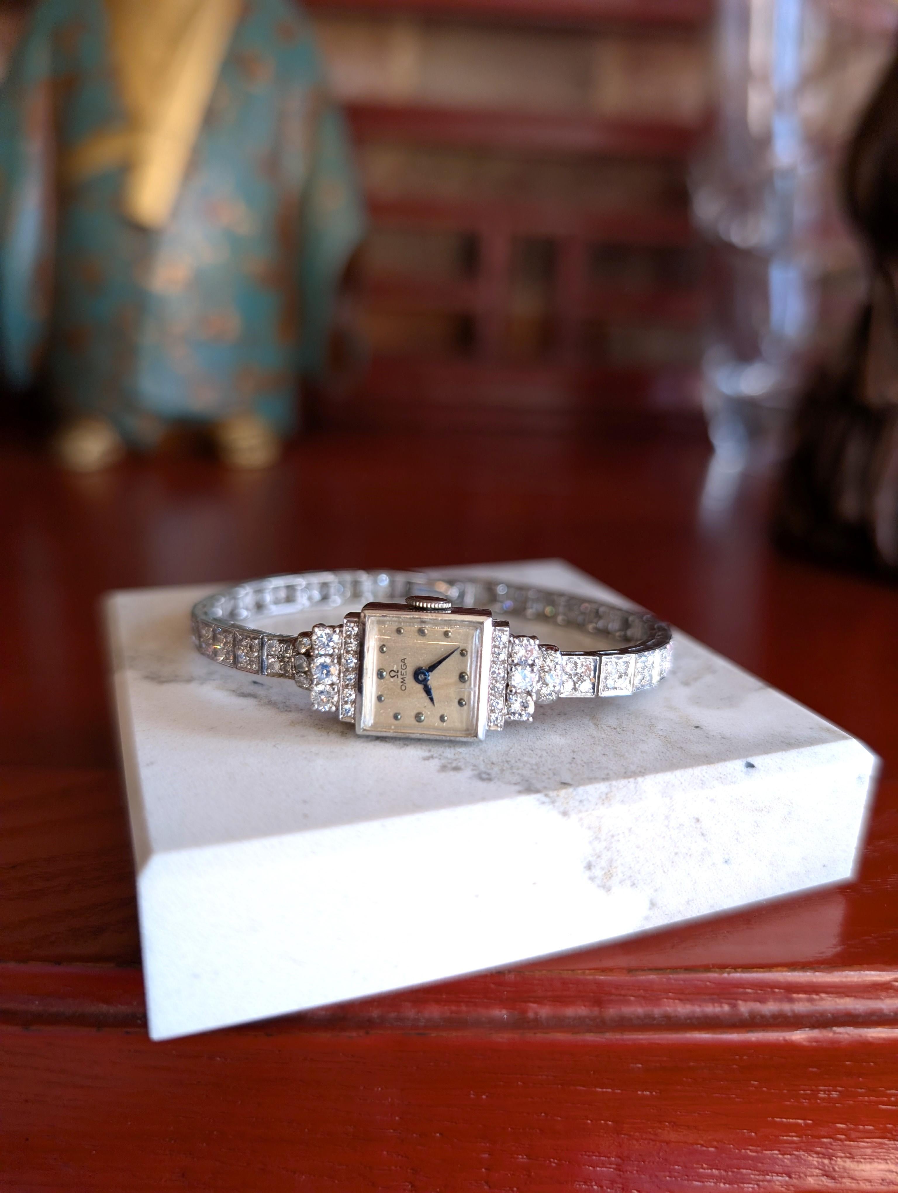 Antique Platinum Diamond Omega Ladies Wrist Watch Vintage Art Deco en vente 2