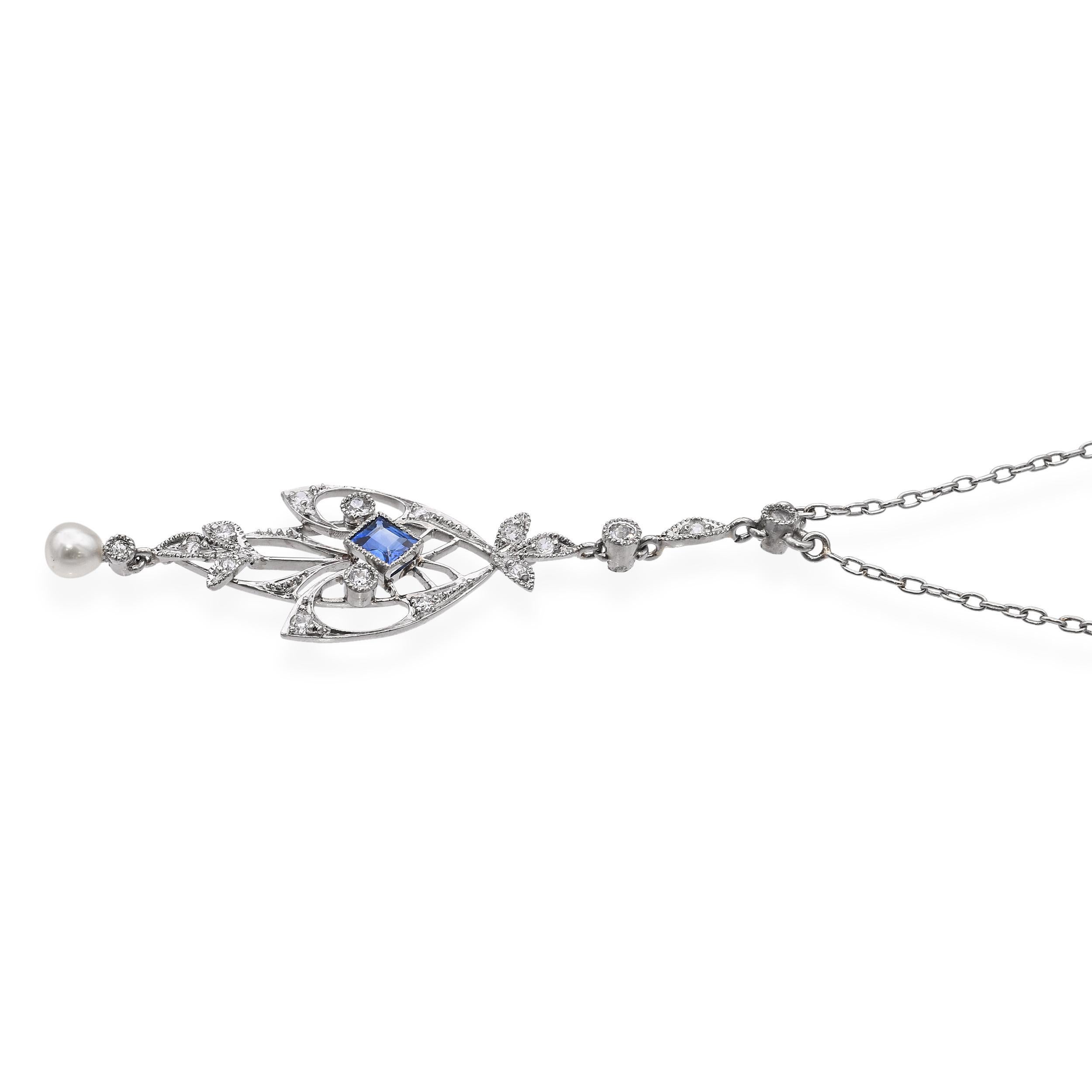 Collana antica in platino con diamanti, zaffiri e perle In condizioni buone in vendita a New York, NY
