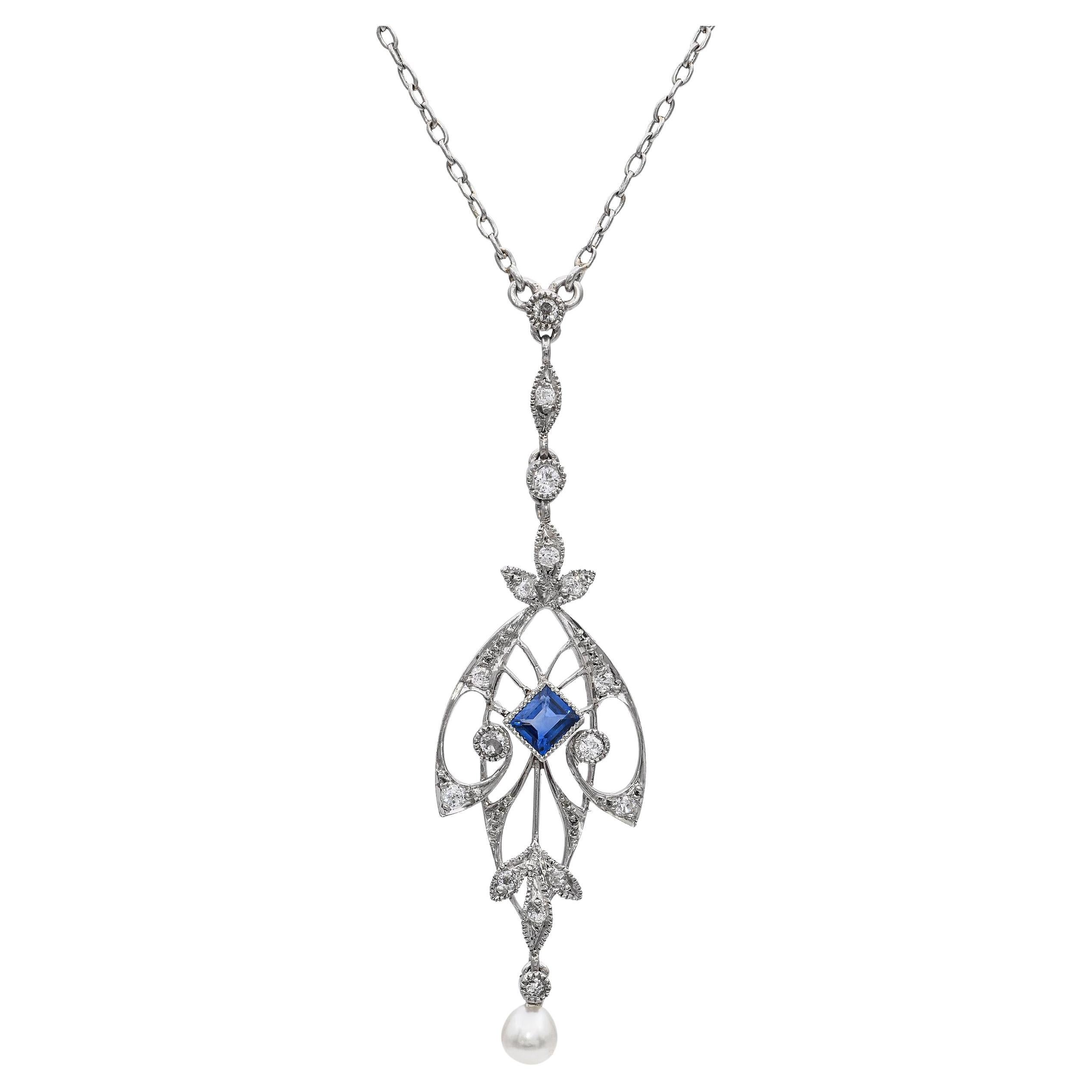 Collana antica in platino con diamanti, zaffiri e perle