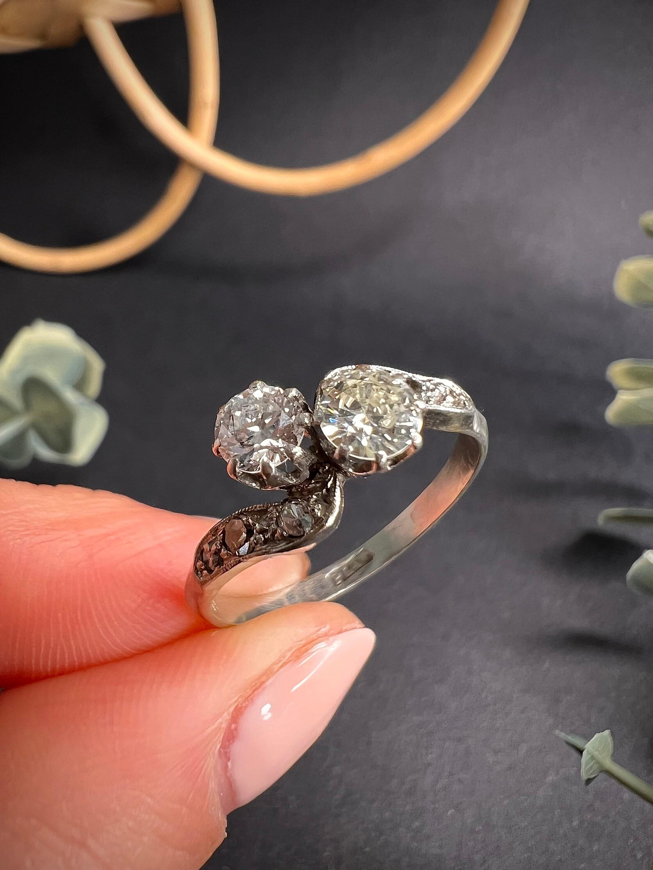 Antique Platinum Diamond Toi et Moi Crossover Engagement Ring For Sale 3
