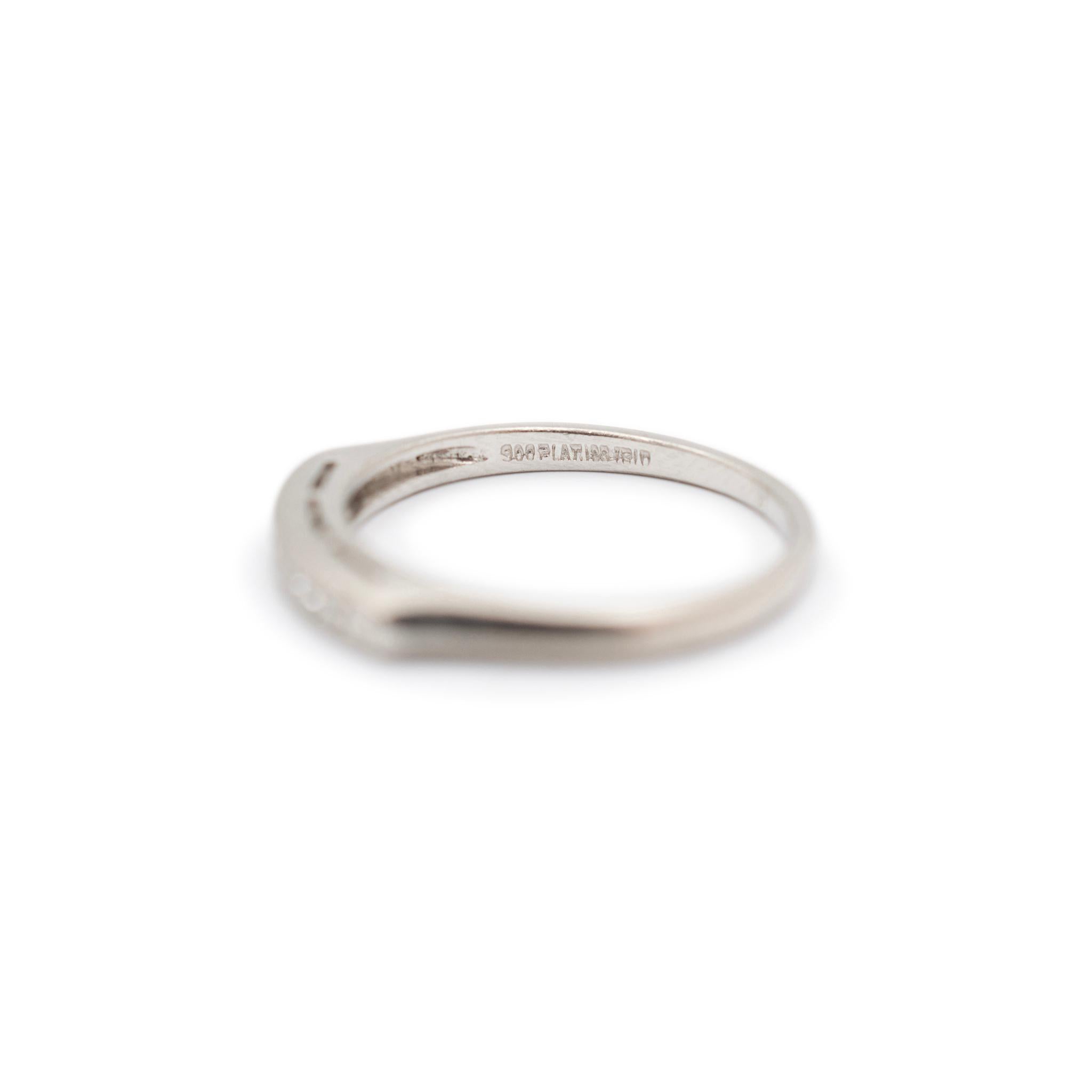 Antique Platinum Diamond Wedding Band Ring In Excellent Condition In Houston, TX