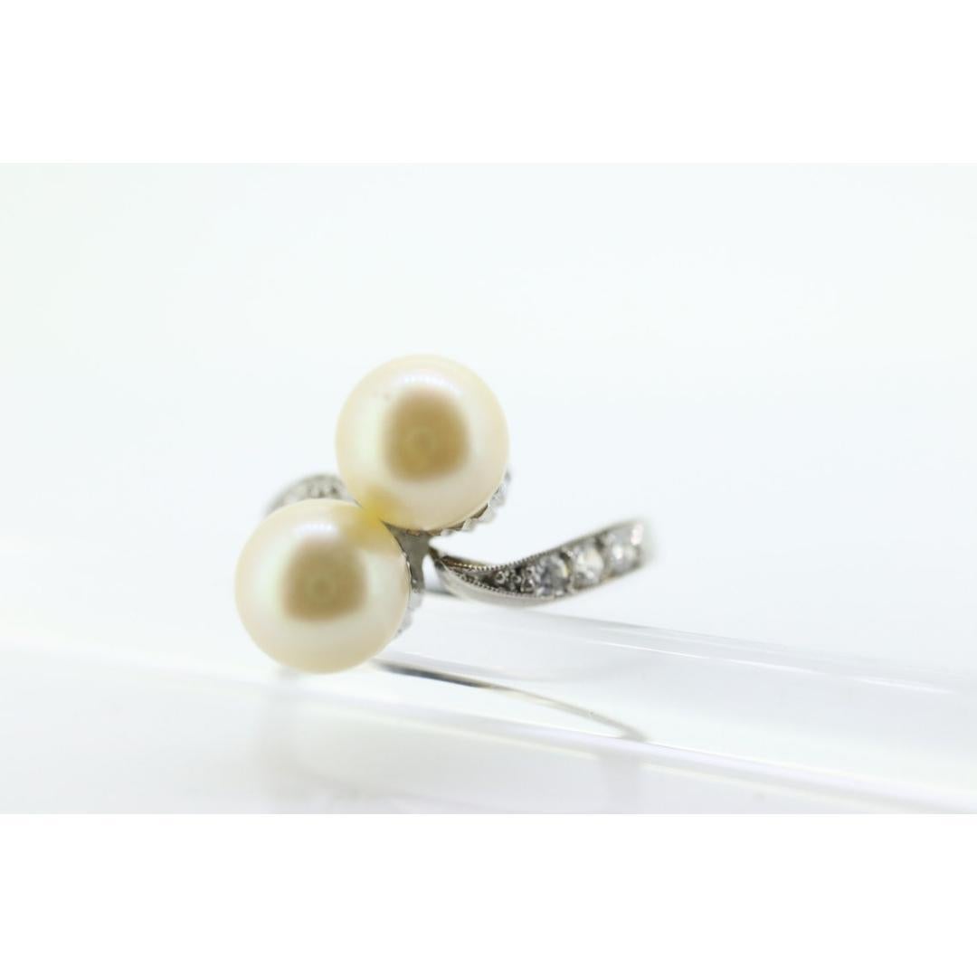 Antiker Platin-Diamantring mit doppelter Perle. Bypass-Ring mit zwei Akoya-Perlen und Bypass-Ring. im Angebot 3