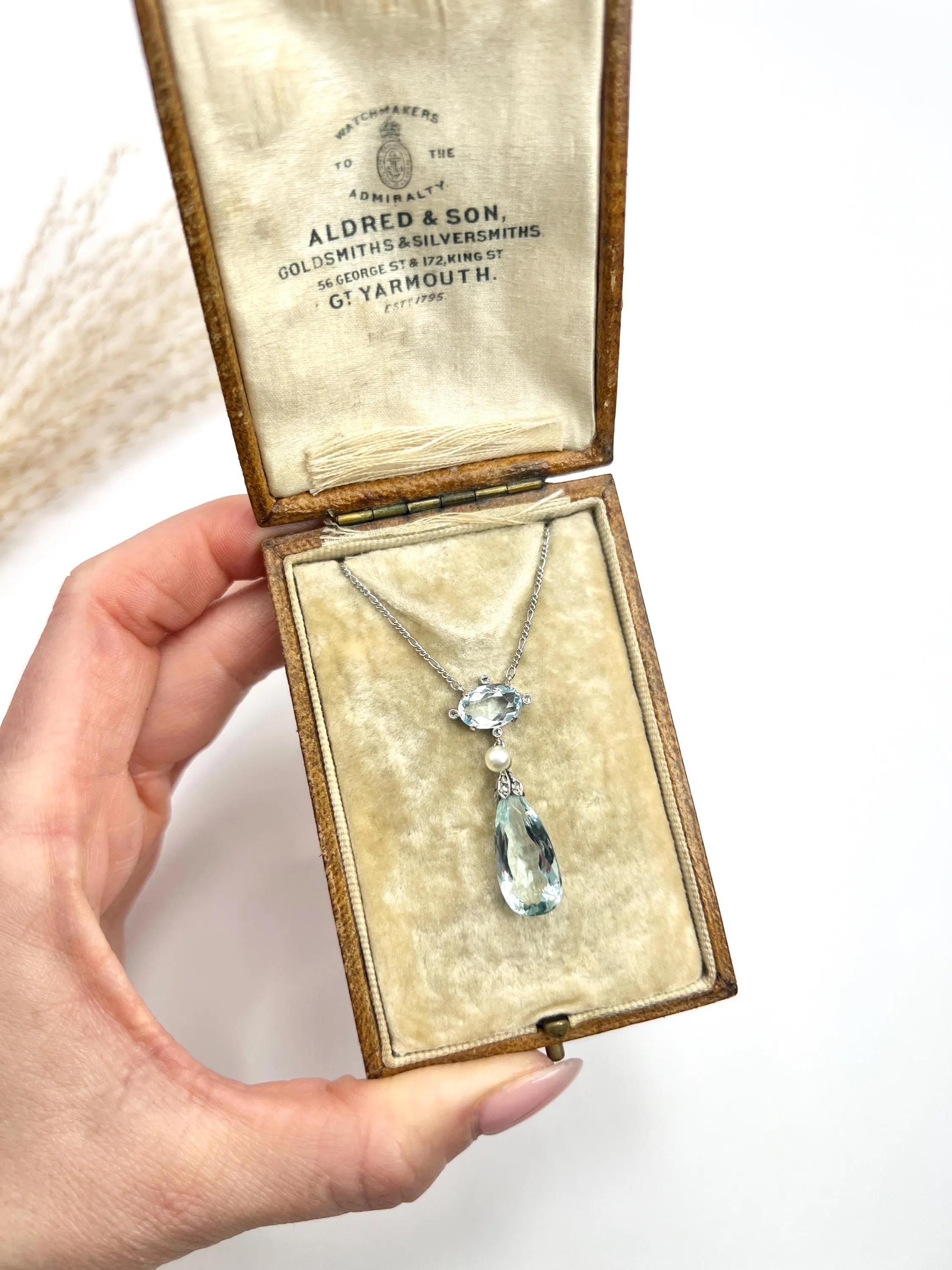 Femenino o masculino Collar Colgante Lágrima Antiguo Edwardiano de Platino Aguamarina, Diamantes y Perlas en venta