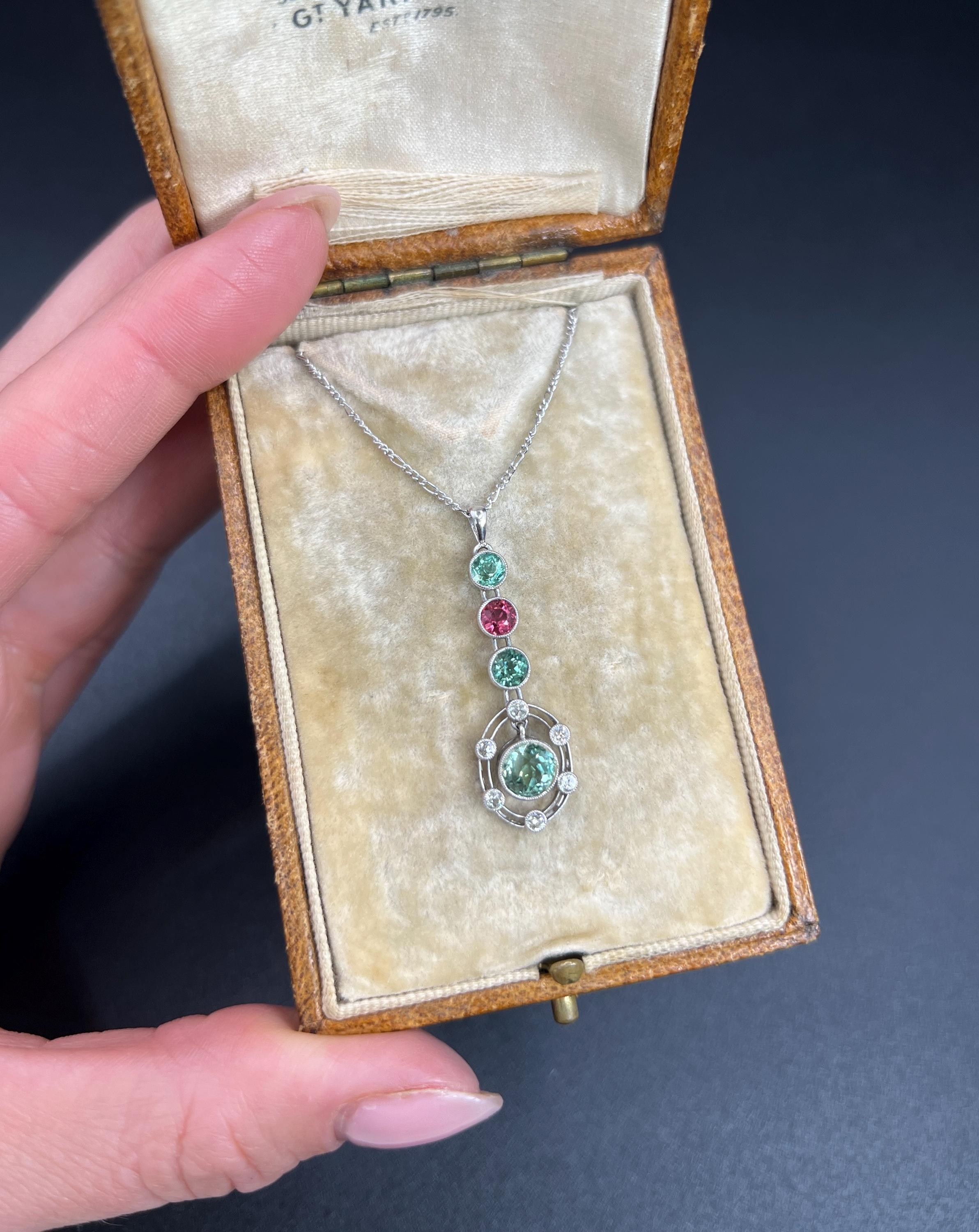 Taille ronde Pendentif Suffragette édouardien ancien en platine, diamant, tourmaline rose et verte en vente