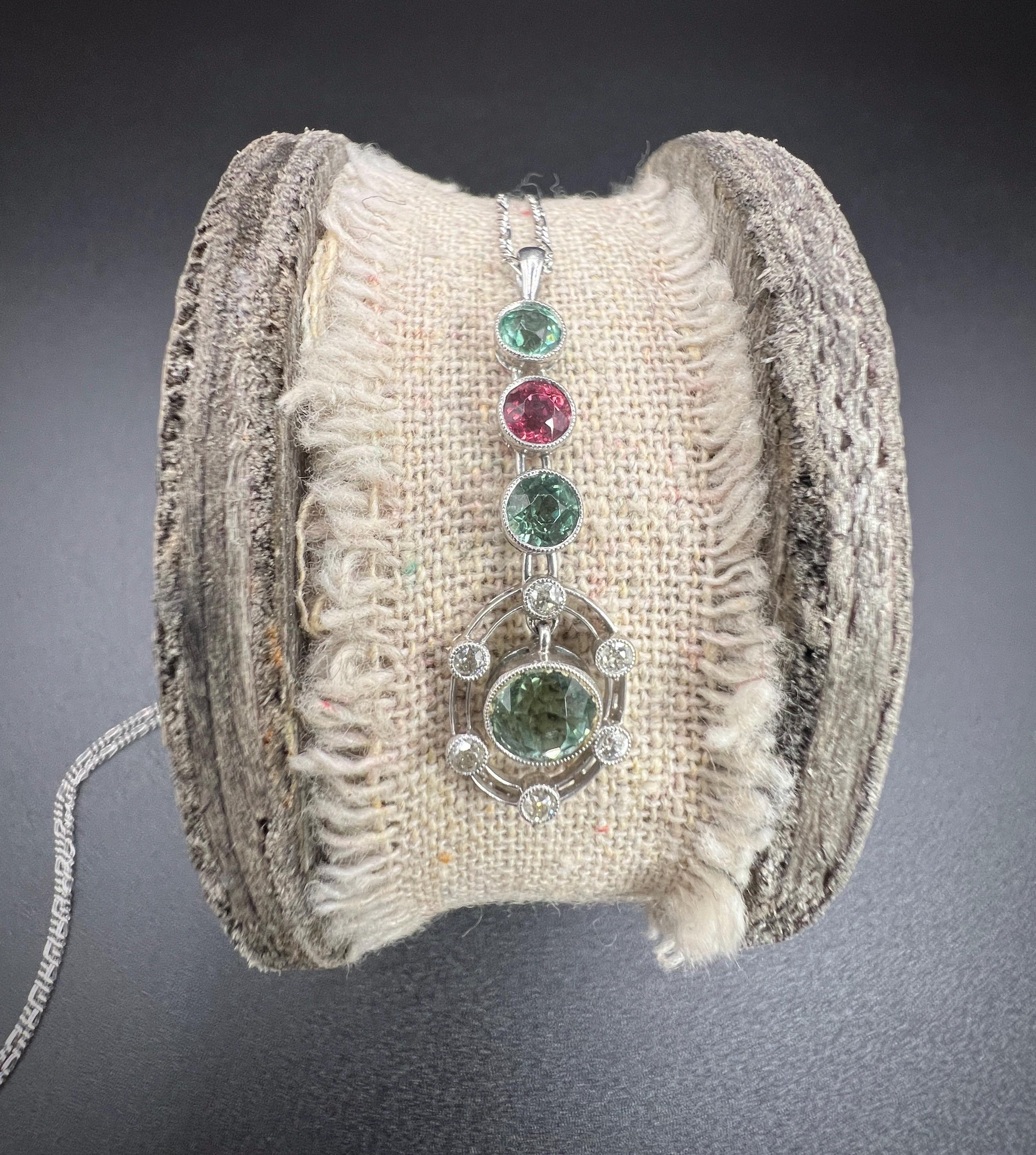 Pendentif Suffragette édouardien ancien en platine, diamant, tourmaline rose et verte en vente 3