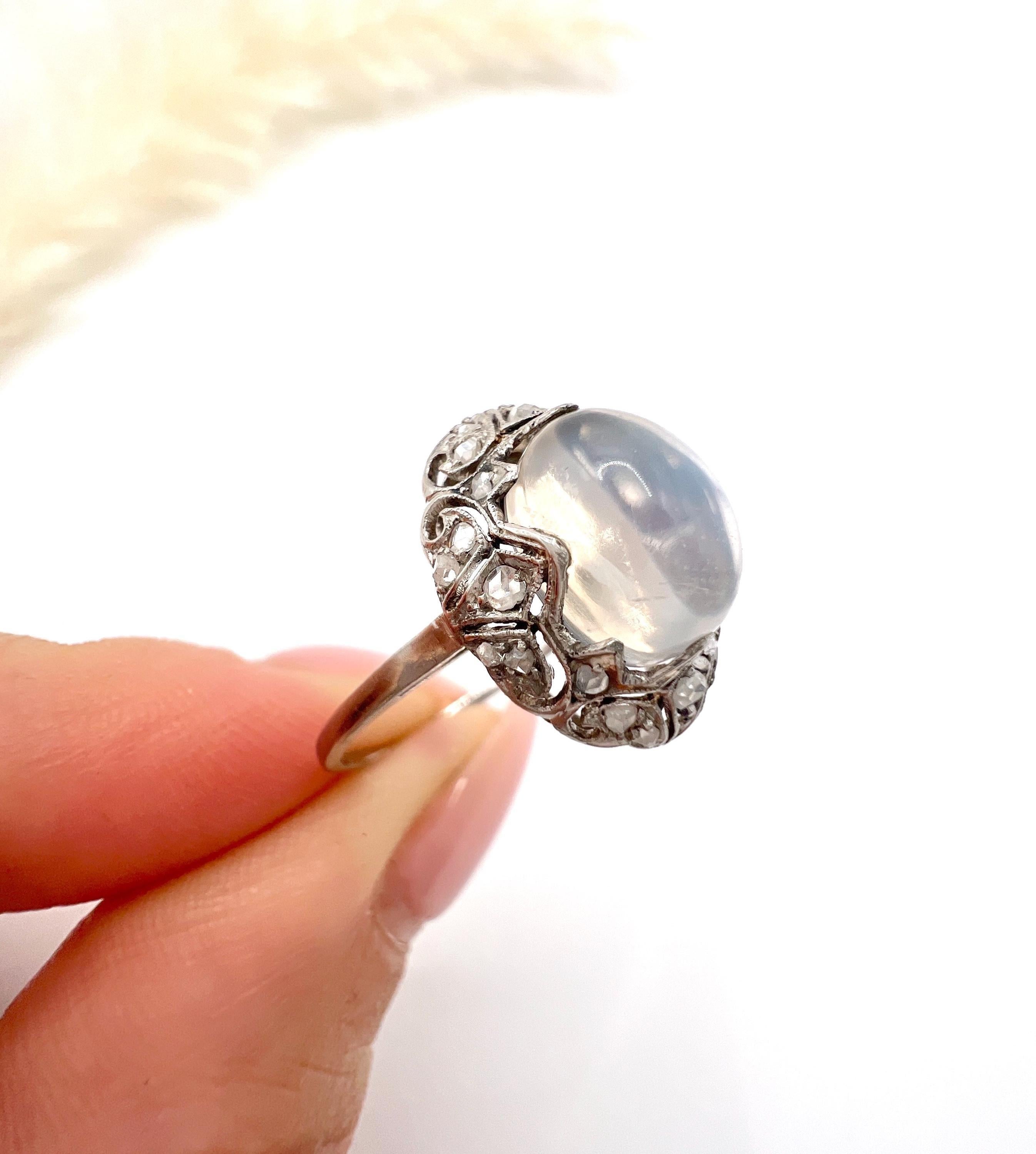 Anello antico in platino, pietra di luna cabochon e diamante taglio rosa di epoca edoardiana in vendita 4