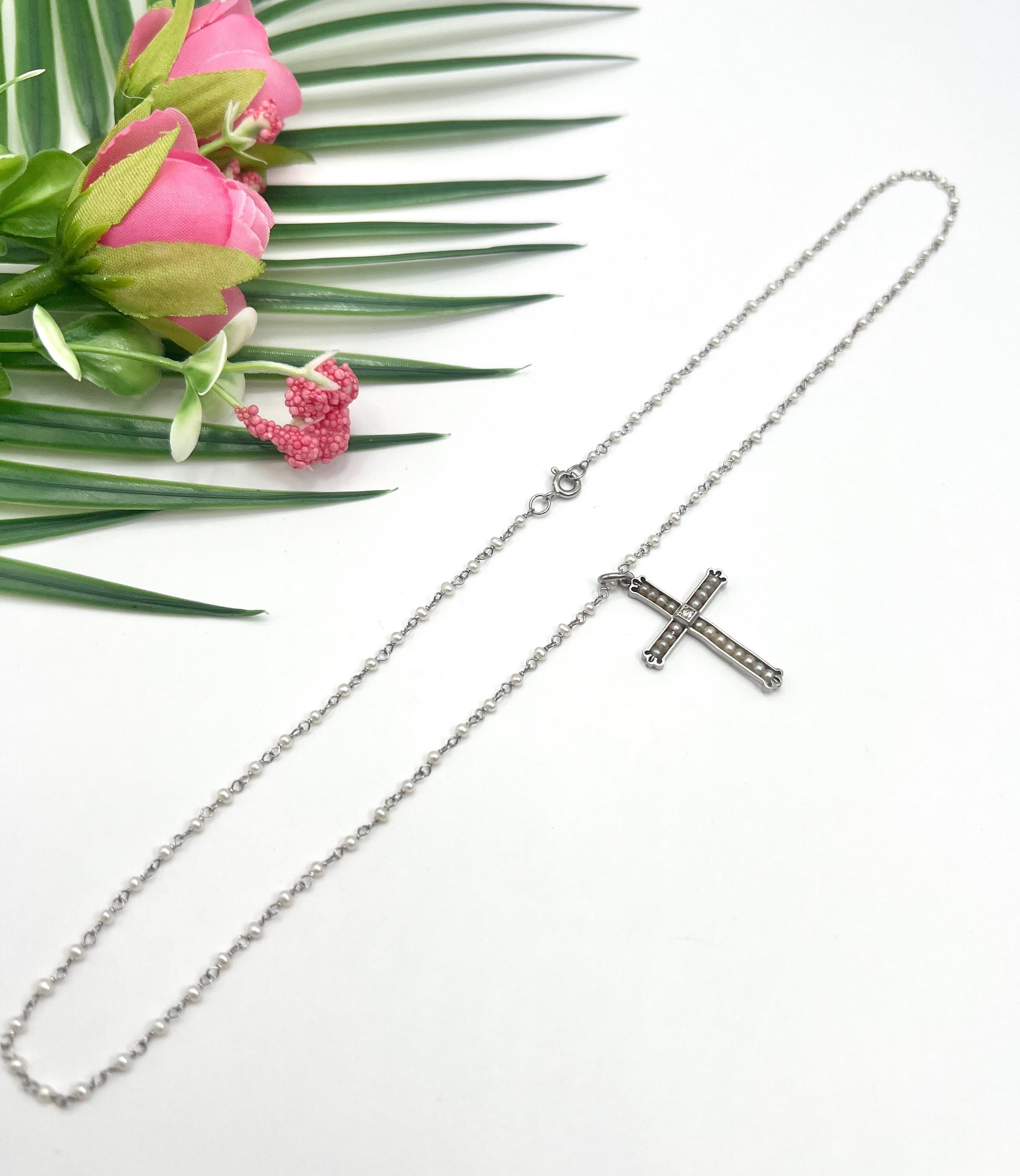 Antike Platin, Edwardian Ära Seed Pearl & Diamond Cross Anhänger Halskette im Angebot 3
