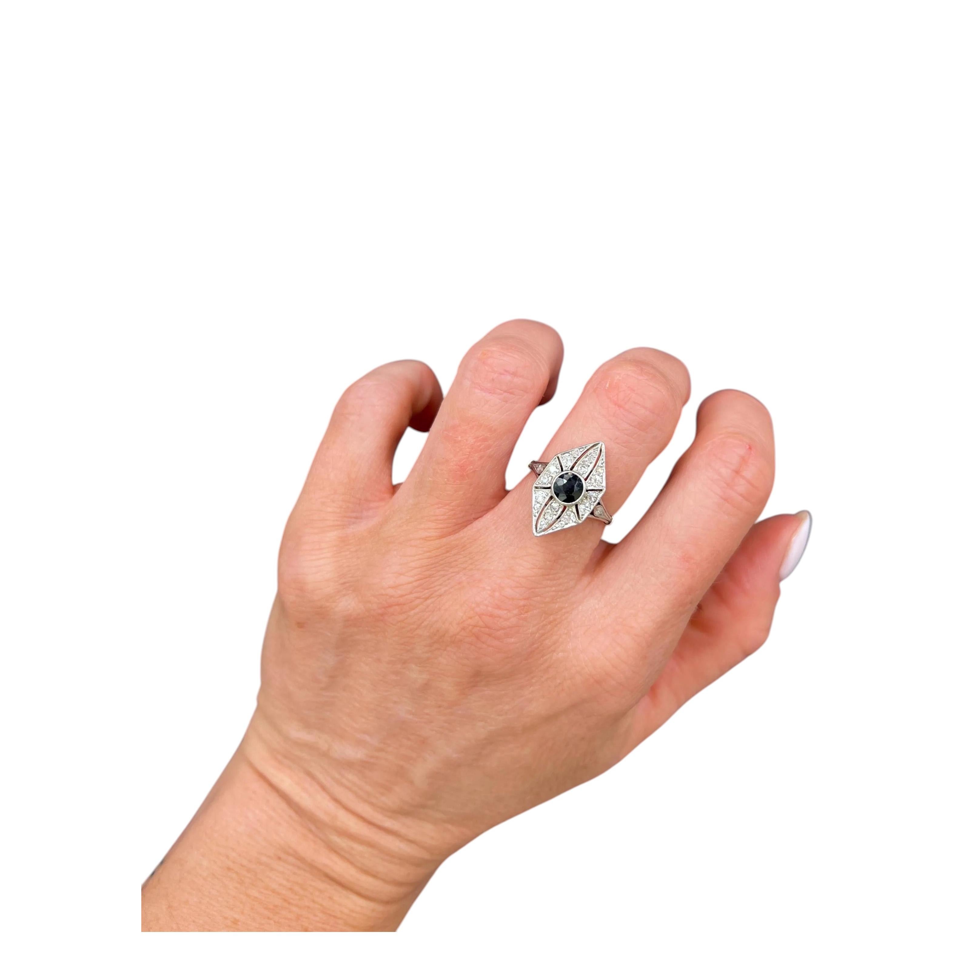 Antiker Ring aus Platin mit Saphir und Diamanten im Marquise-Schliff aus der Edwardianischen Zeit im Angebot