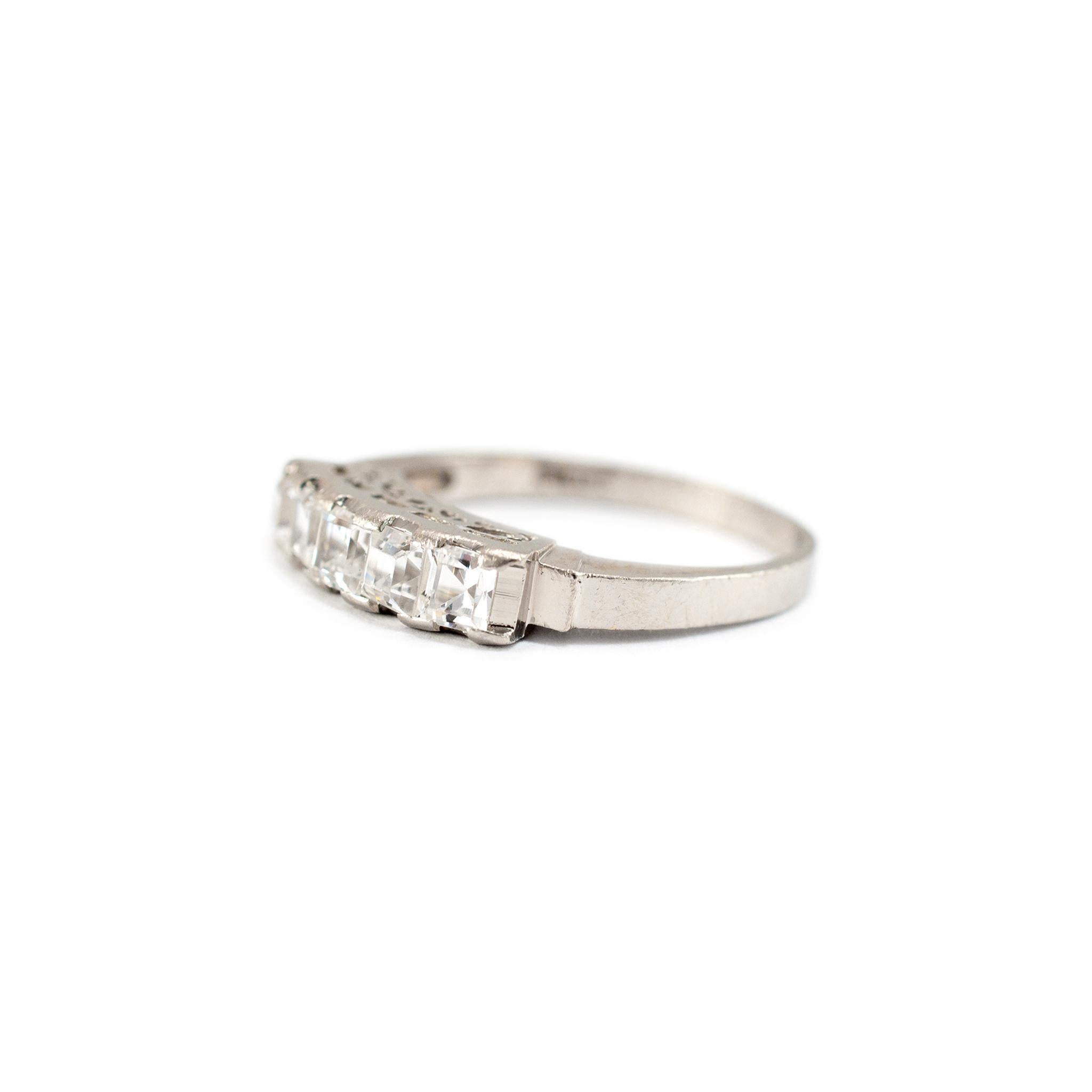 Quadrato Anello antico in platino con fascia di quarzo Baguette quadrata a cinque lati in vendita