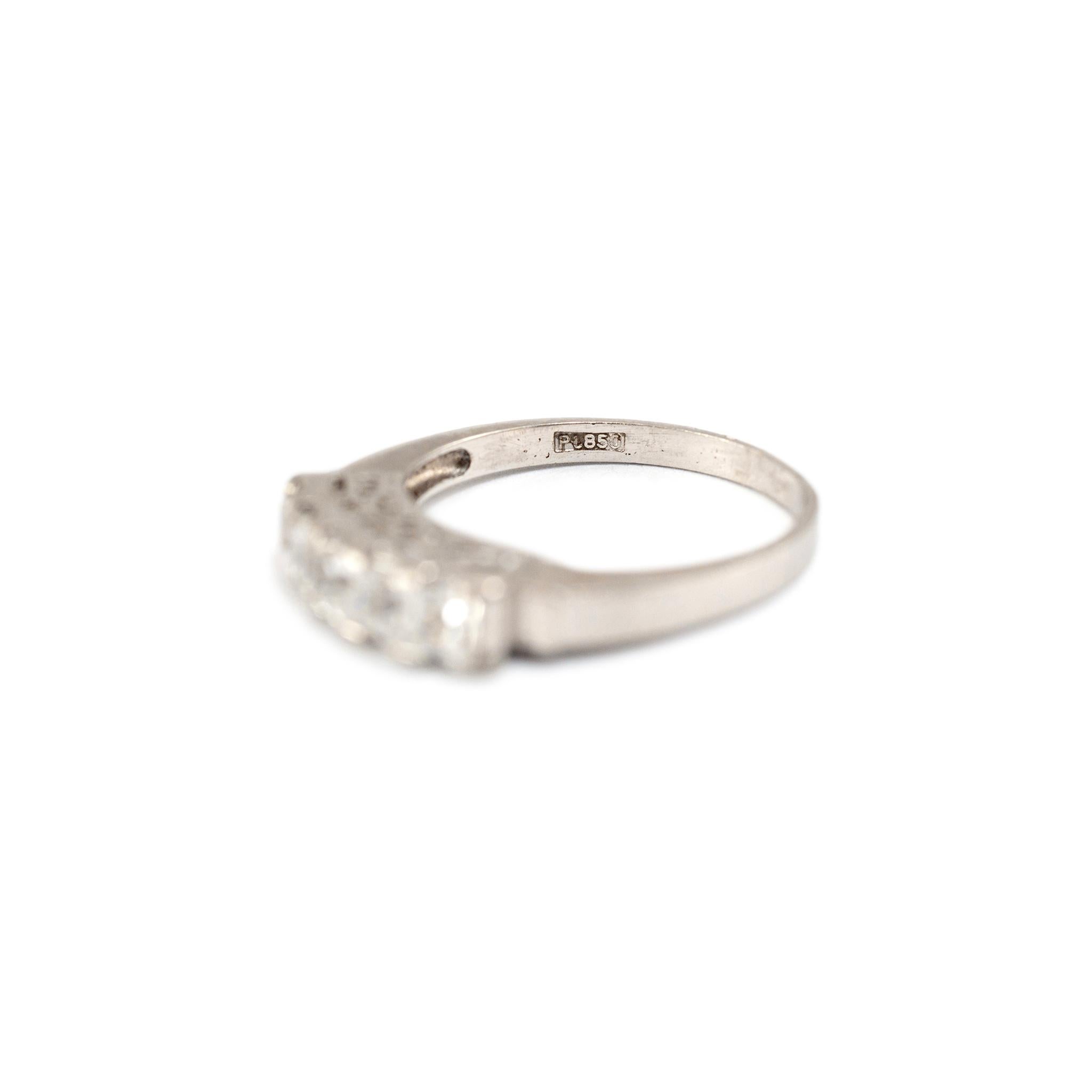 Anello antico in platino con fascia di quarzo Baguette quadrata a cinque lati in vendita 2