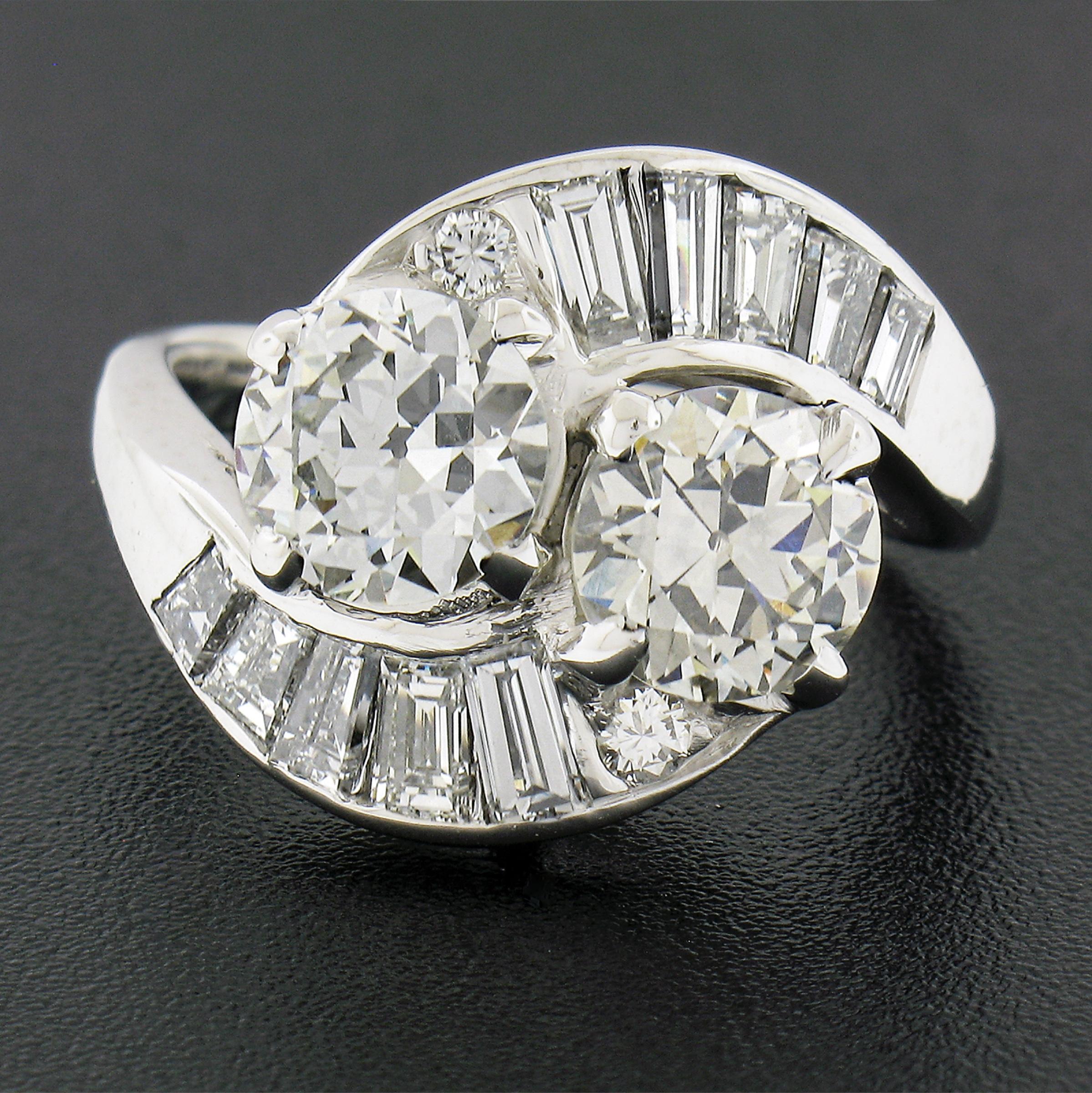 Taille ronde Bague cocktail bypass Moi et Toi en platine GIA avec diamants taille ancienne et baguette en vente