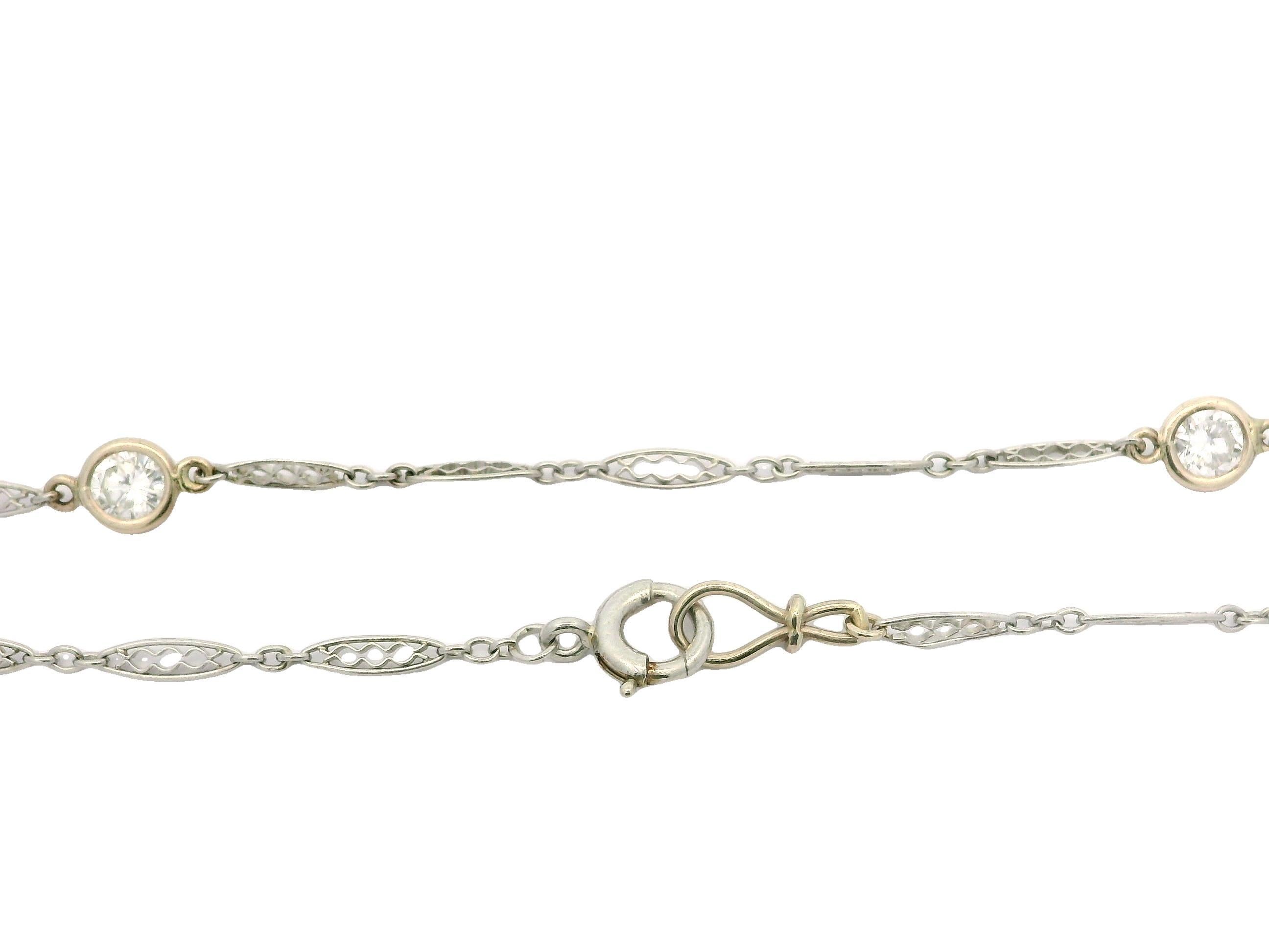 --Pietre: --
(12) Diamanti naturali autentici - taglio rotondo brillante - castone incastonato - colore bianco brillante molto bello - 1,80ctw (circa)

Materiale: Platino massiccio .750+ con castoni in oro bianco
Peso: 6,5 grammi
Tipo di catena: