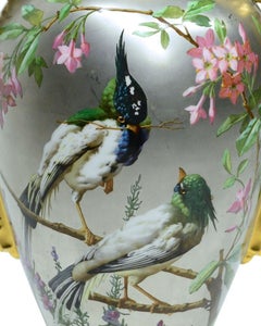 Vase ancien en porcelaine de Paris à fond platine