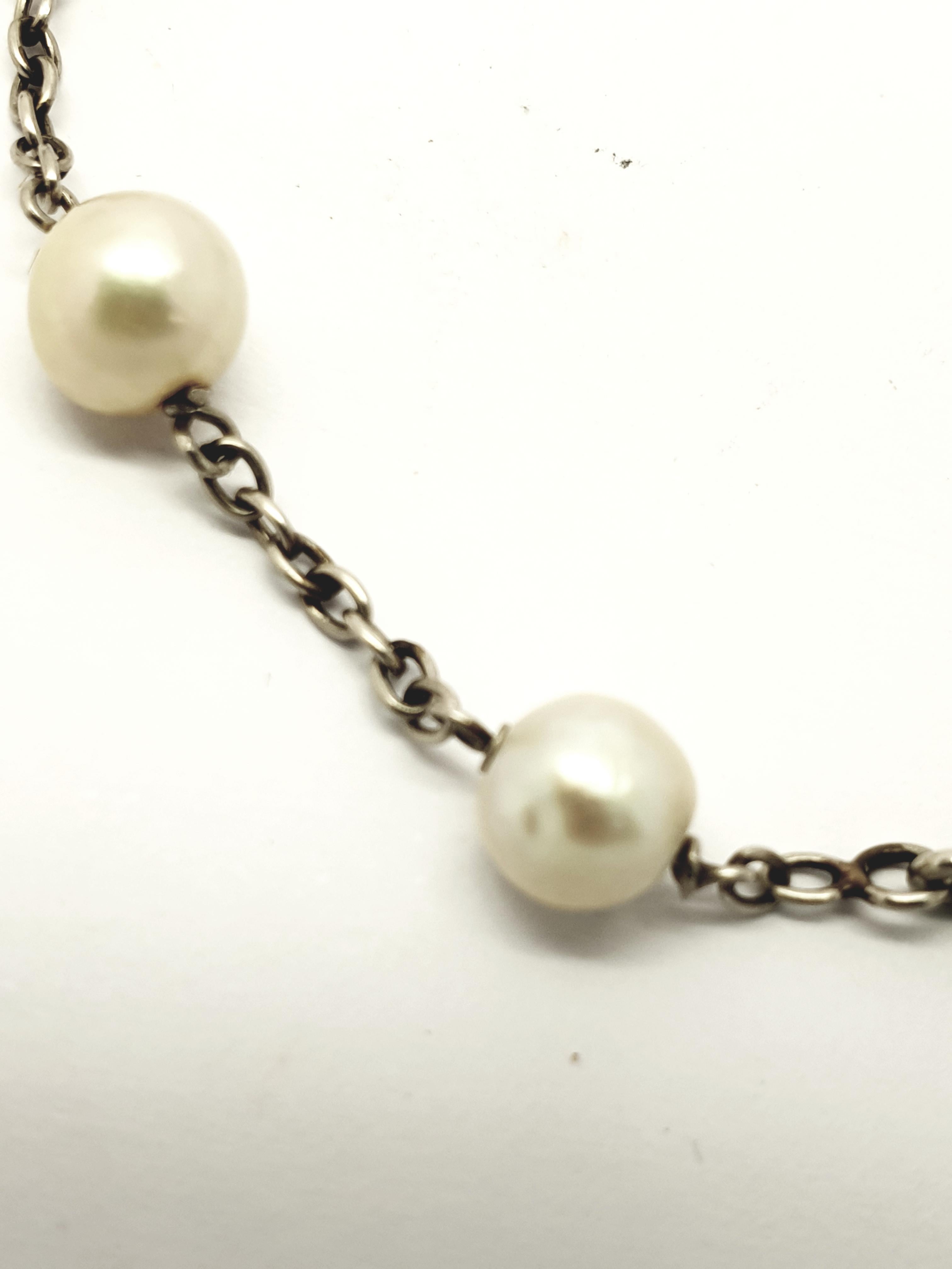 Art Deco 1930's  platinum natural pearl bracelet. Weighs approximately  5.3 grams. French origin hallmarked dog head on clasp.The bracelet is chain style has 9  pearls.The pearls diameter: 4 mm-5 mm. Length: 7 and half inches long. 