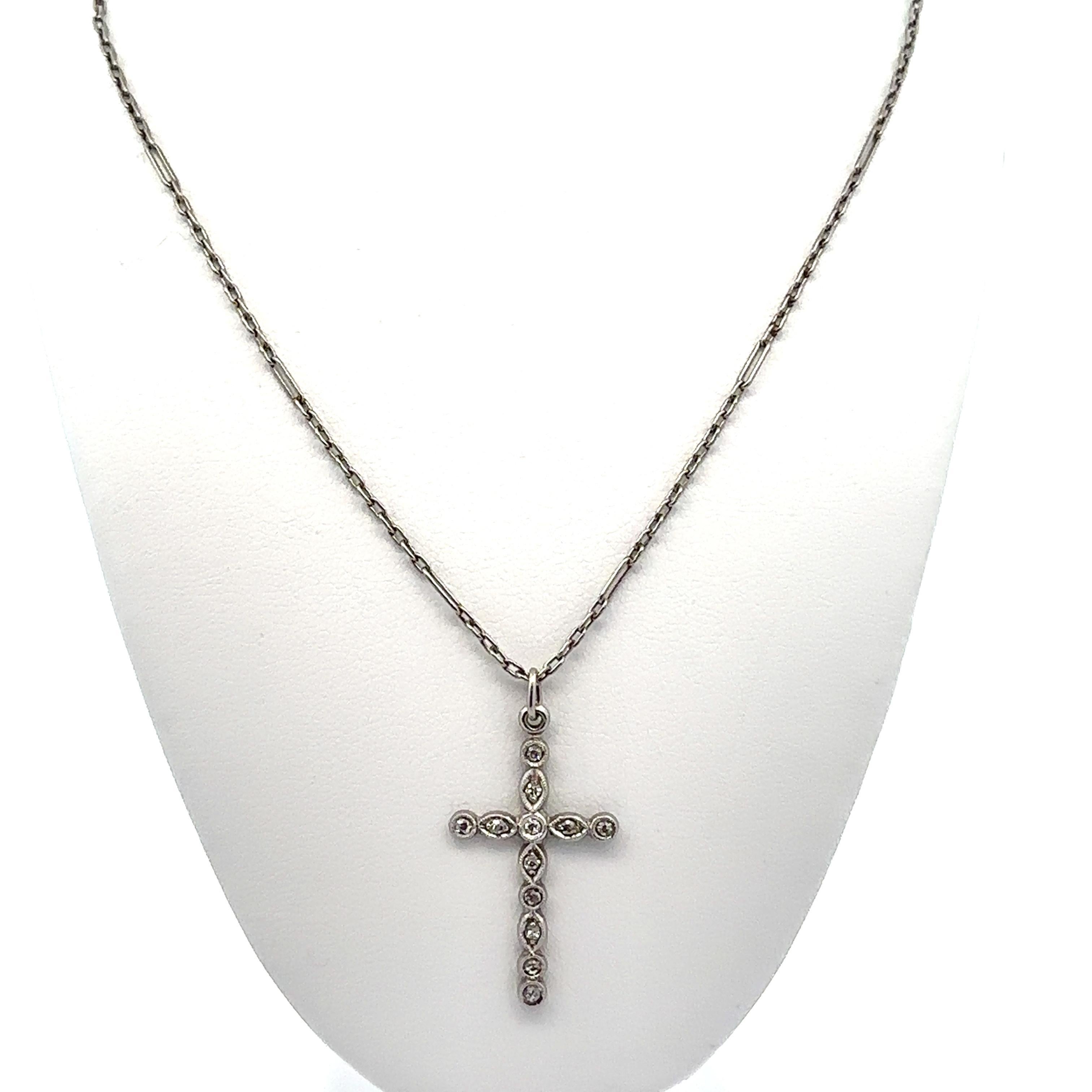 Ciondolo a croce in platino antico con diamante tagliato a vivo e collana a maglie aperte in vendita 2