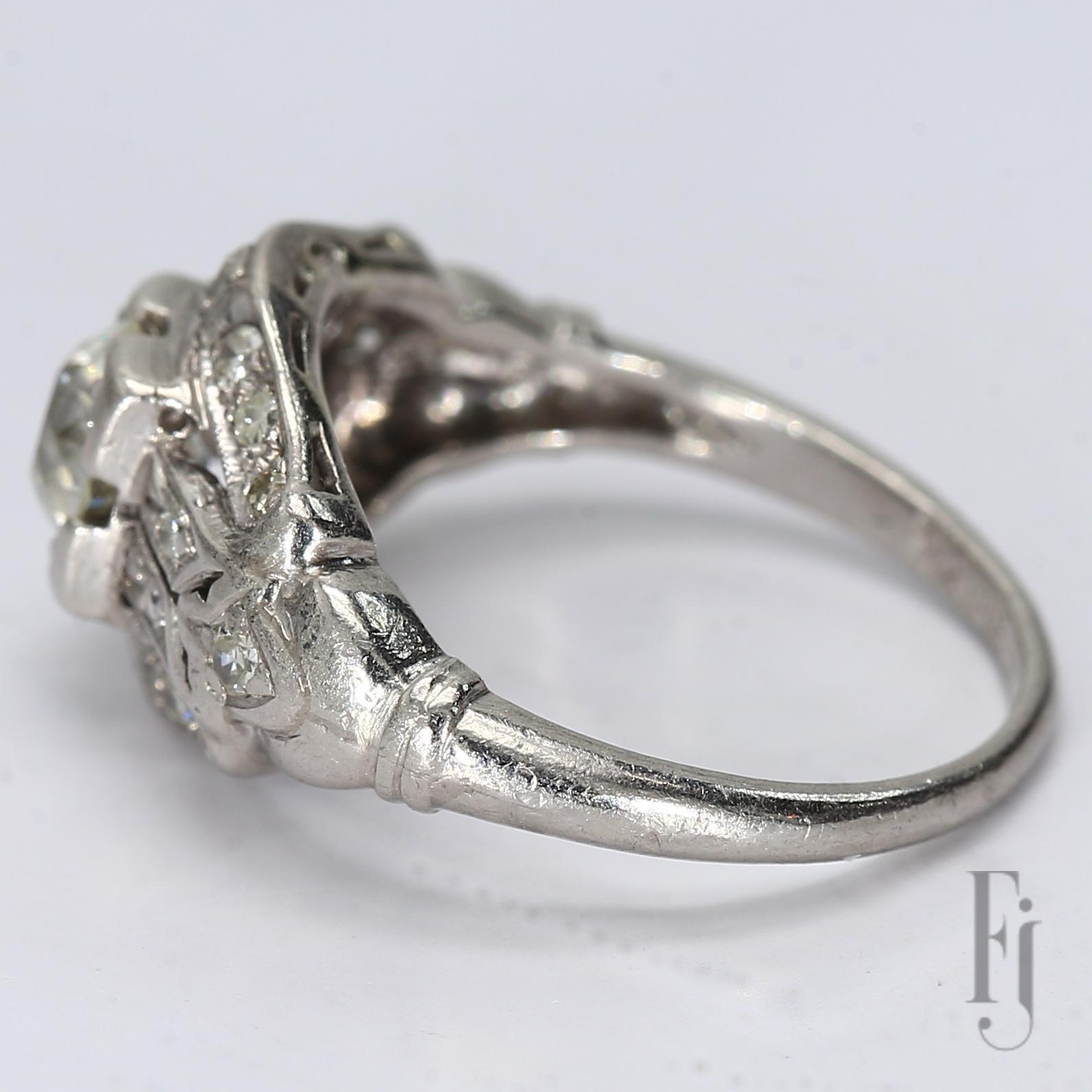 Antiker Platinring mit altem europäischem Schliff und Diamantakzenten - Größe 5,75 im Zustand „Relativ gut“ im Angebot in Scottsdale, AZ