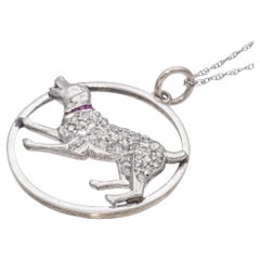 Colgante Perro Antiguo de Platino, Rubí y Diamantes con Cadena de Oro de 14K