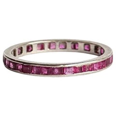 Antiker Platin-Rubin-Eternity-Ring in voller Eternity