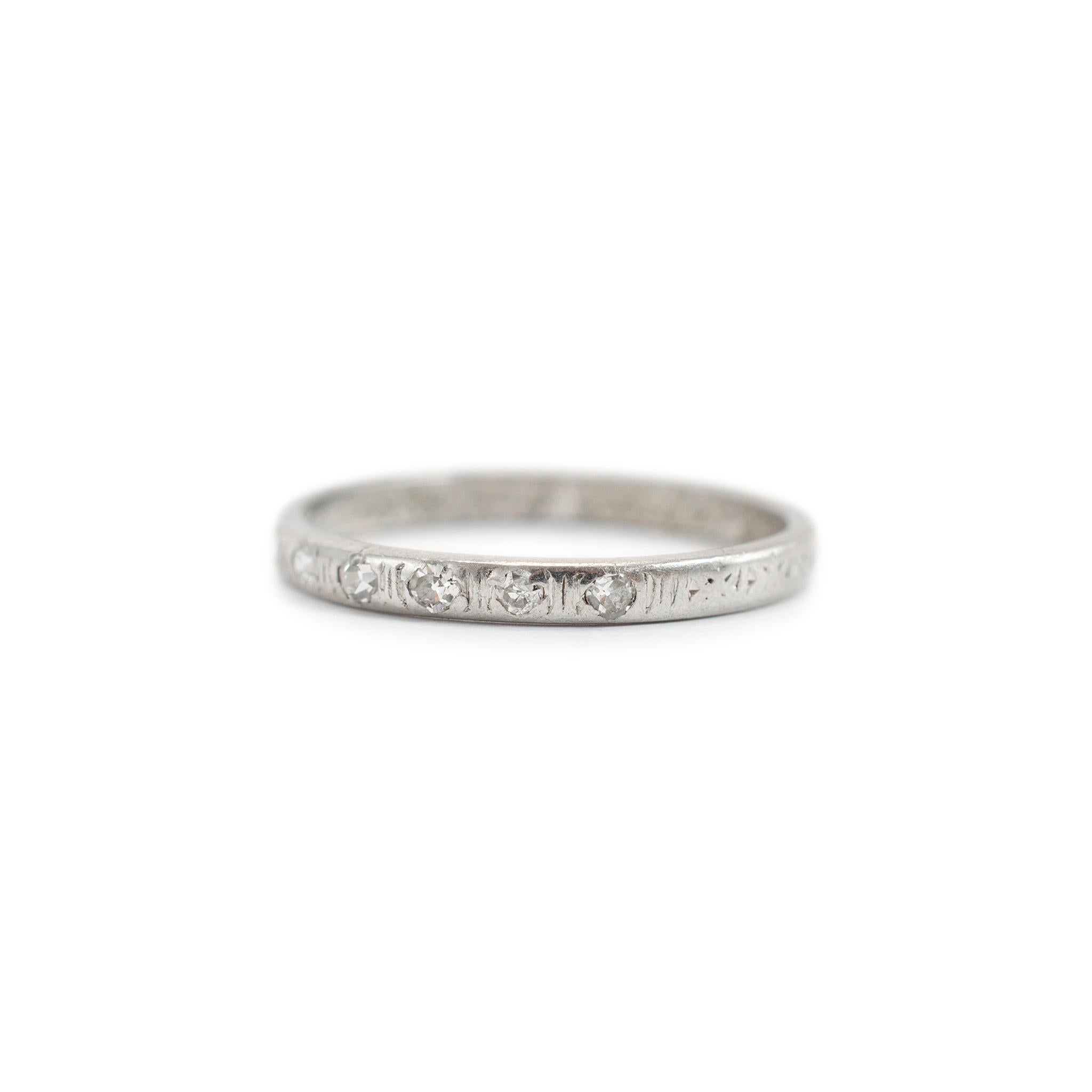 Taille simple Antique Platinum Seven Across Single Cut Diamond Wedding Band en vente