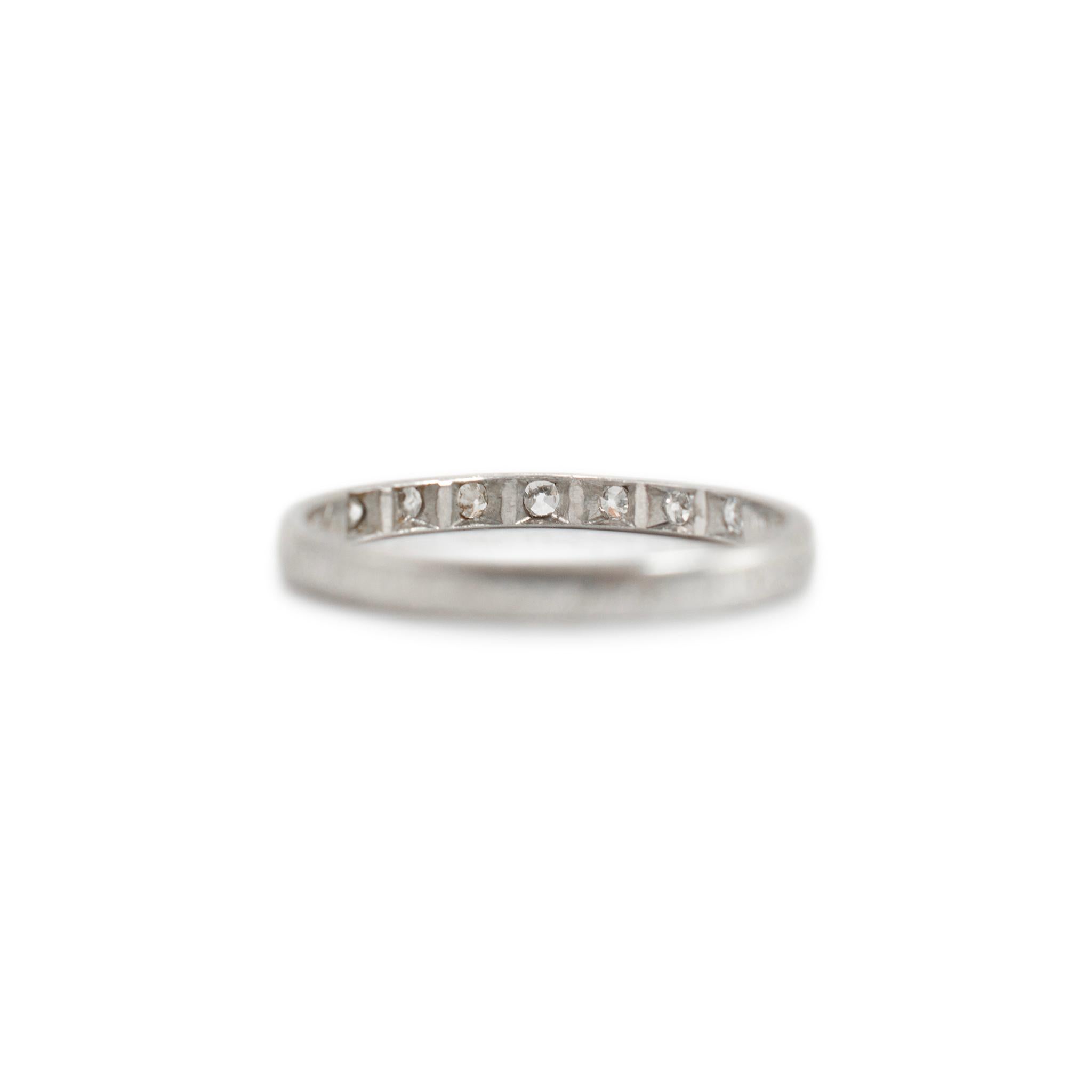 Antique Platinum Seven Across Single Cut Diamond Wedding Band en vente 1