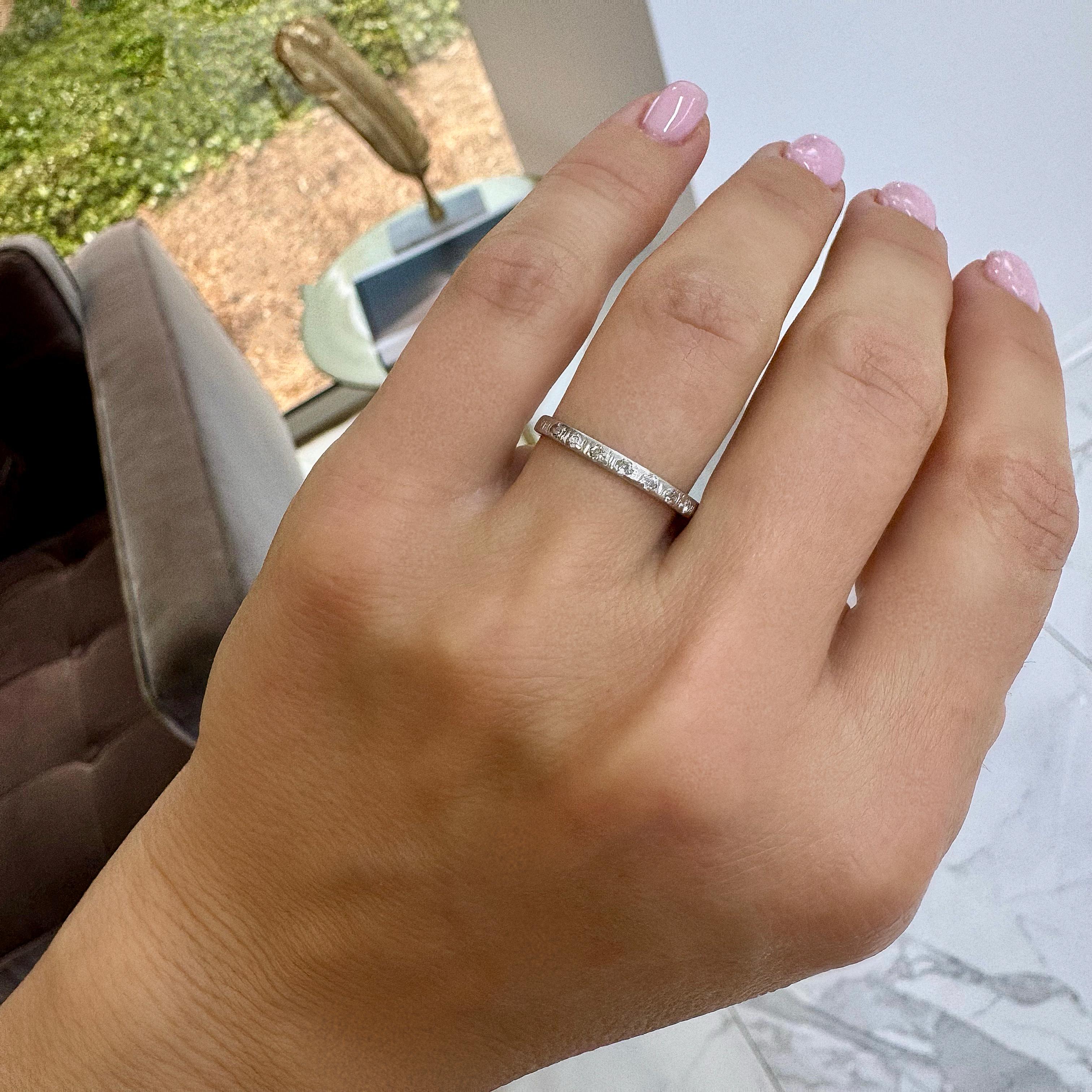 Antique Platinum Seven Across Single Cut Diamond Wedding Band en vente 3