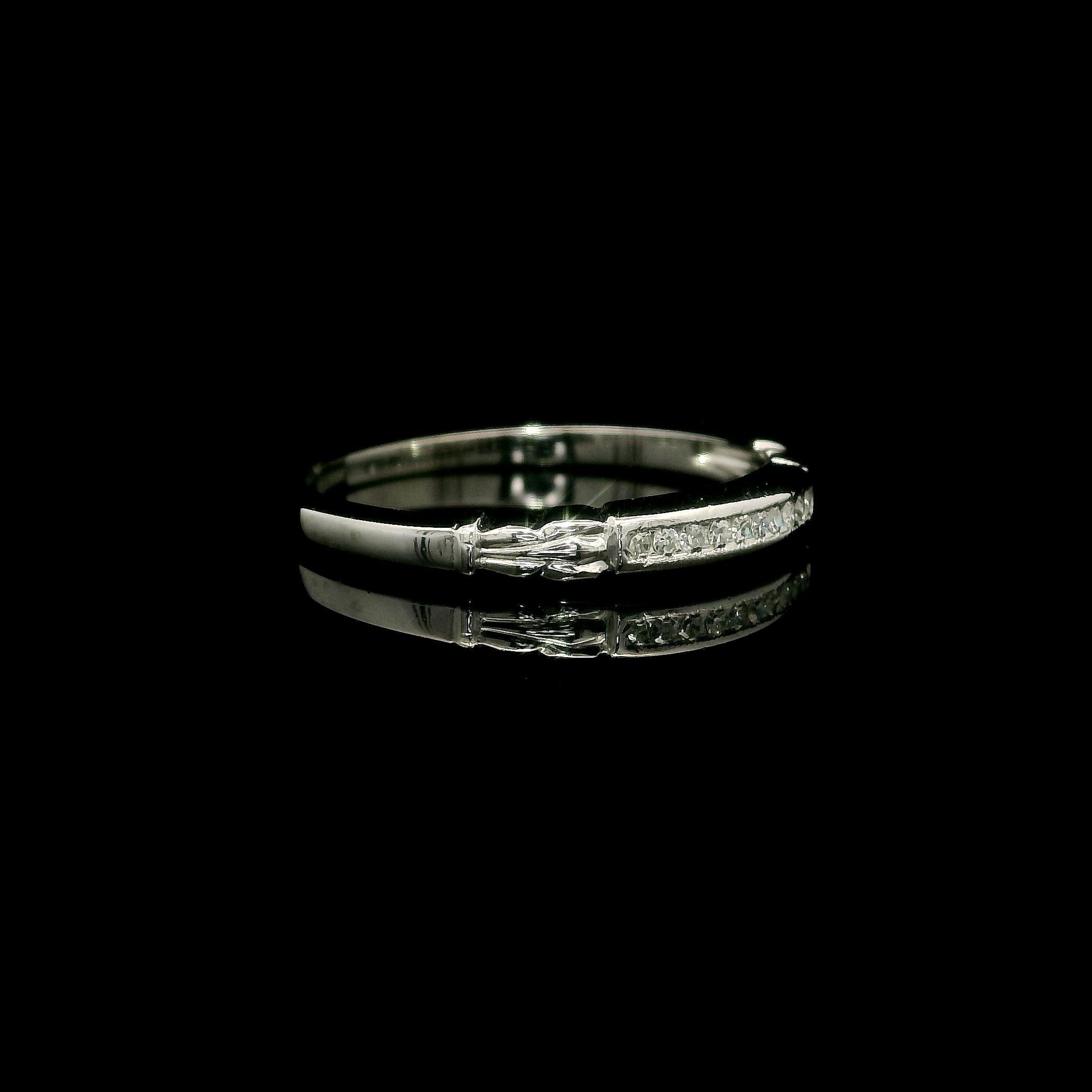 Bague de style boucle en platine antique avec diamant en serti clos à taille unique en vente 5