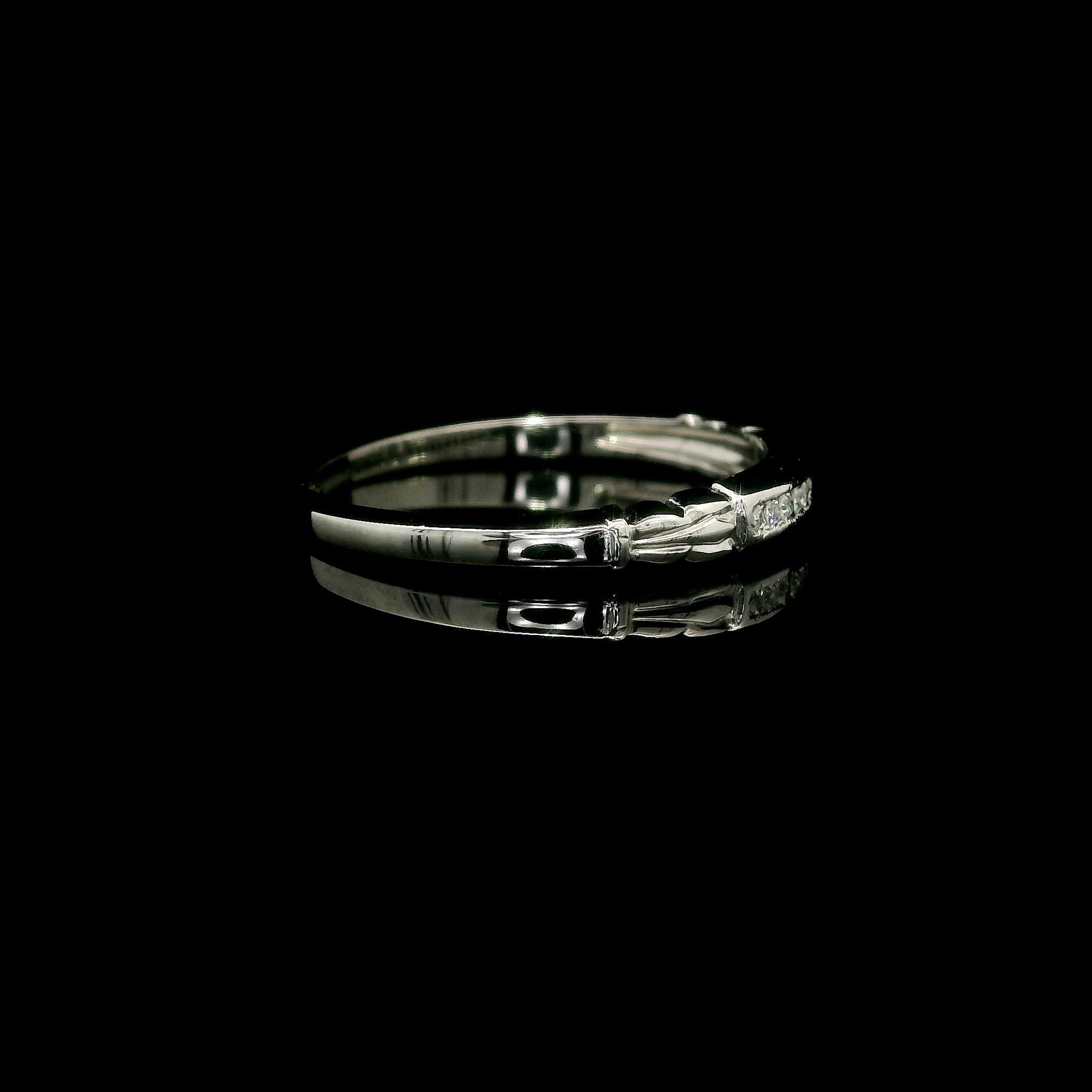 Bague de style boucle en platine antique avec diamant en serti clos à taille unique en vente 6