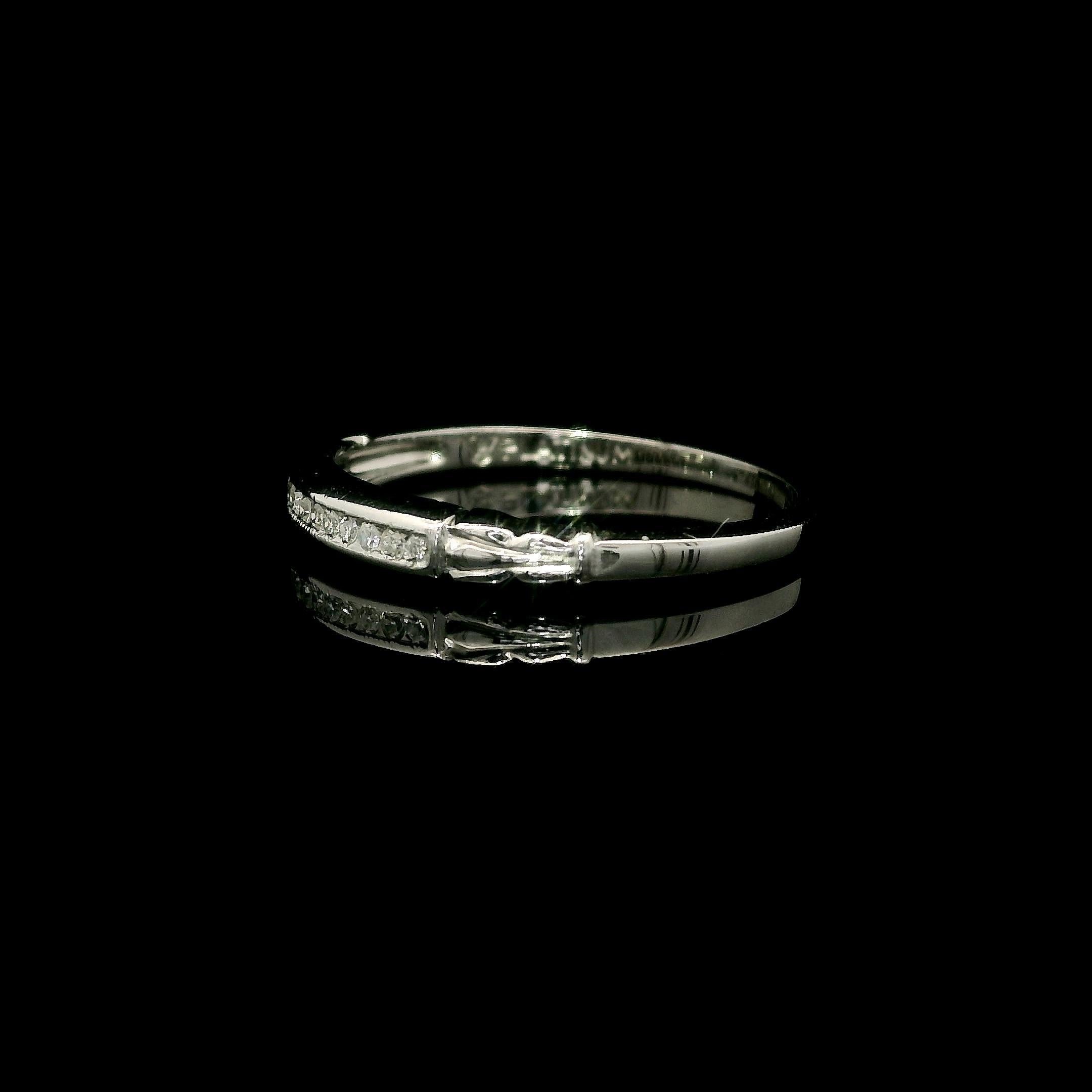 Bague de style boucle en platine antique avec diamant en serti clos à taille unique en vente 7