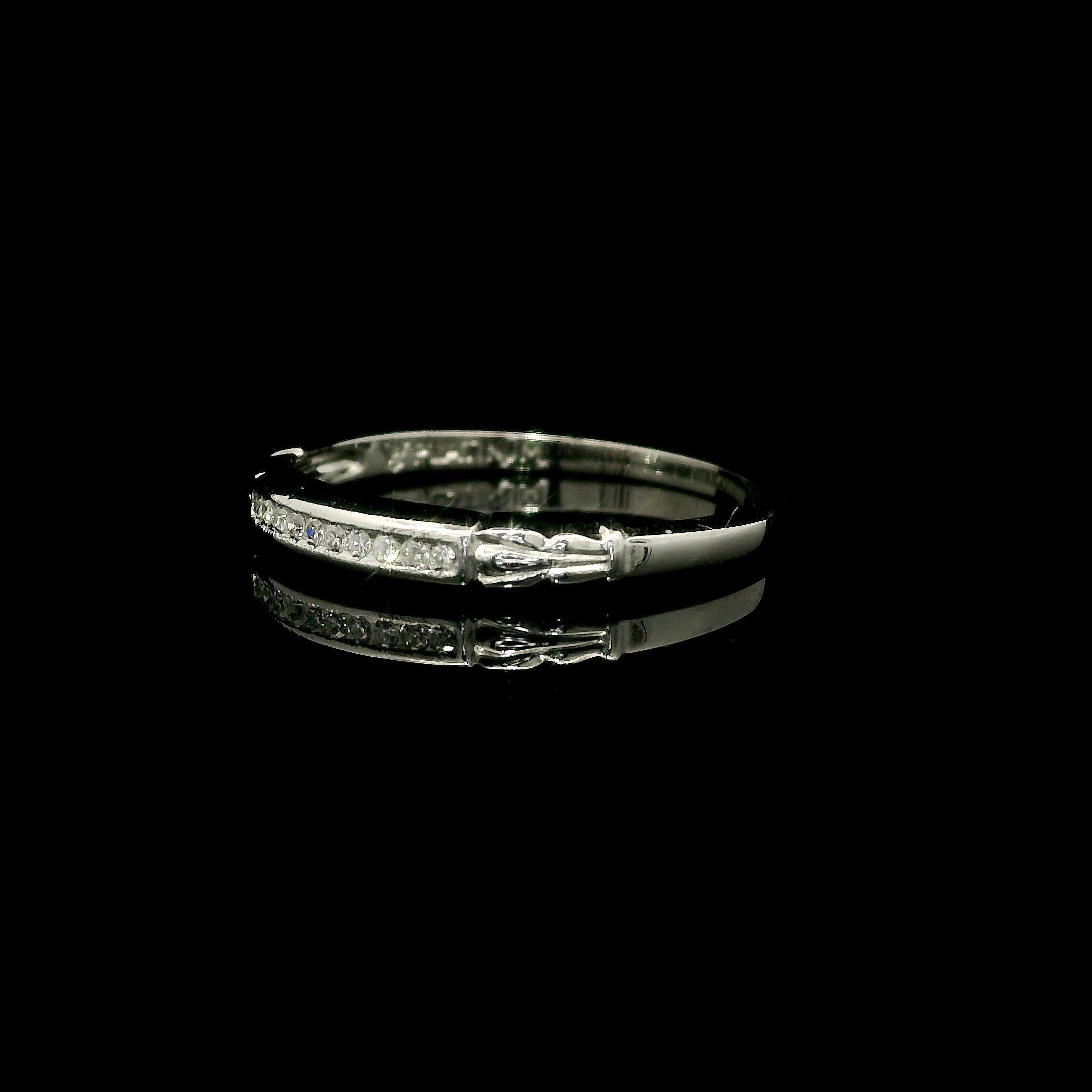 Bague de style boucle en platine antique avec diamant en serti clos à taille unique en vente 8