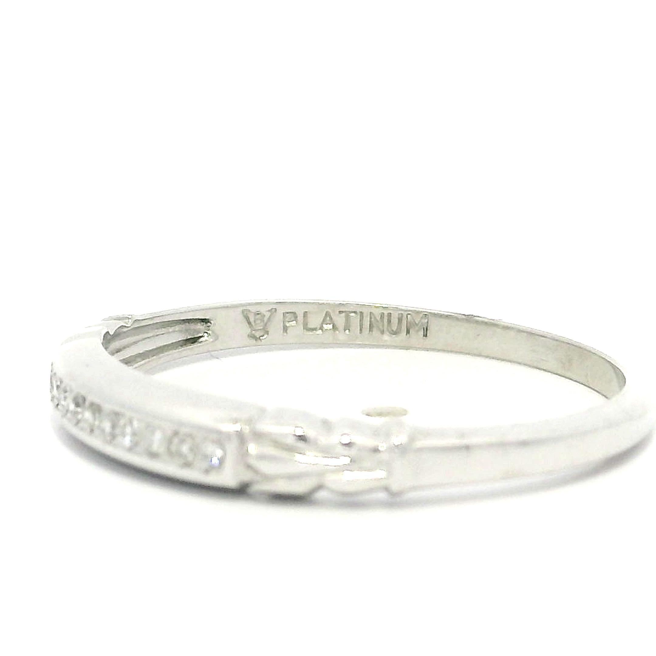 Bague de style boucle en platine antique avec diamant en serti clos à taille unique en vente 1