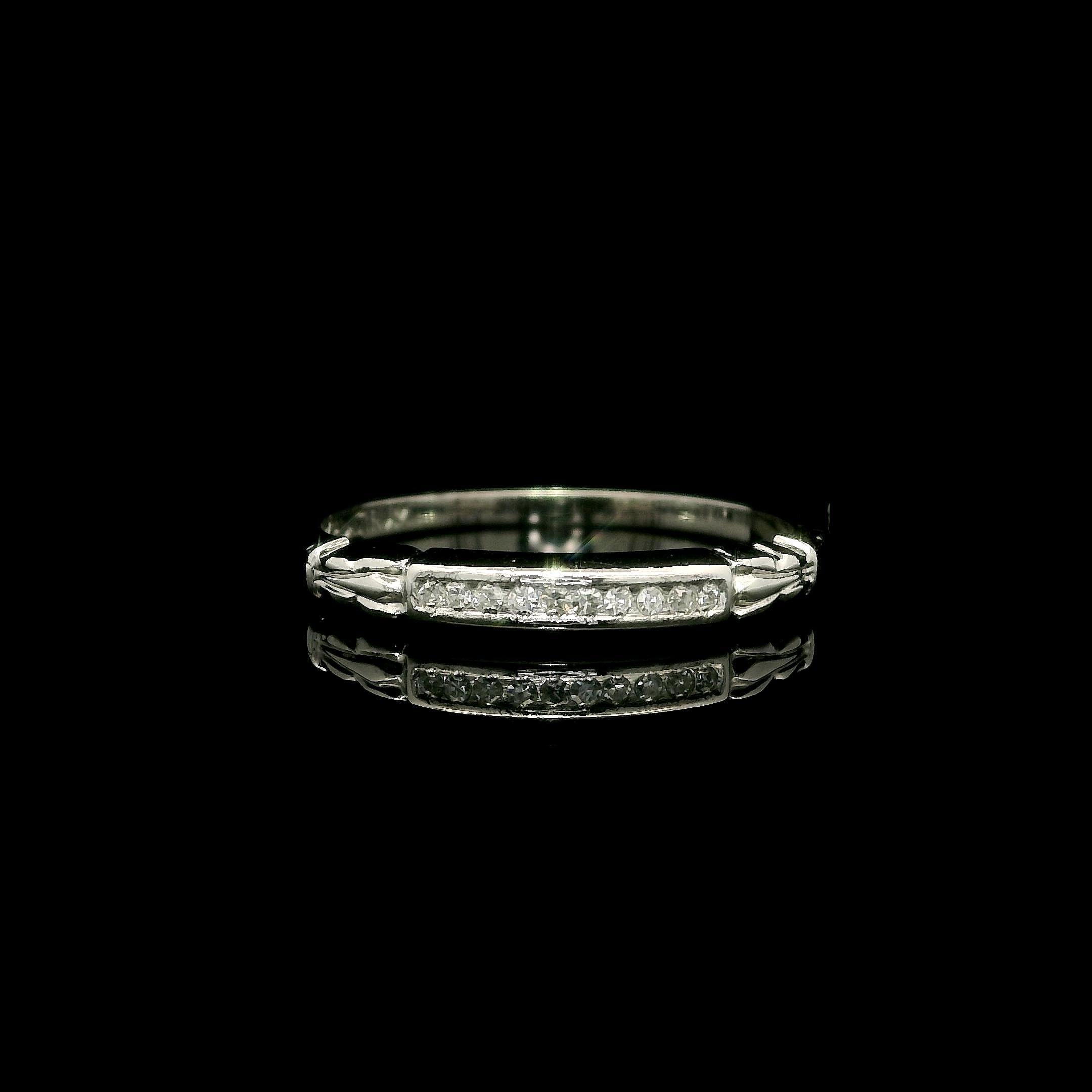 Bague de style boucle en platine antique avec diamant en serti clos à taille unique en vente 4