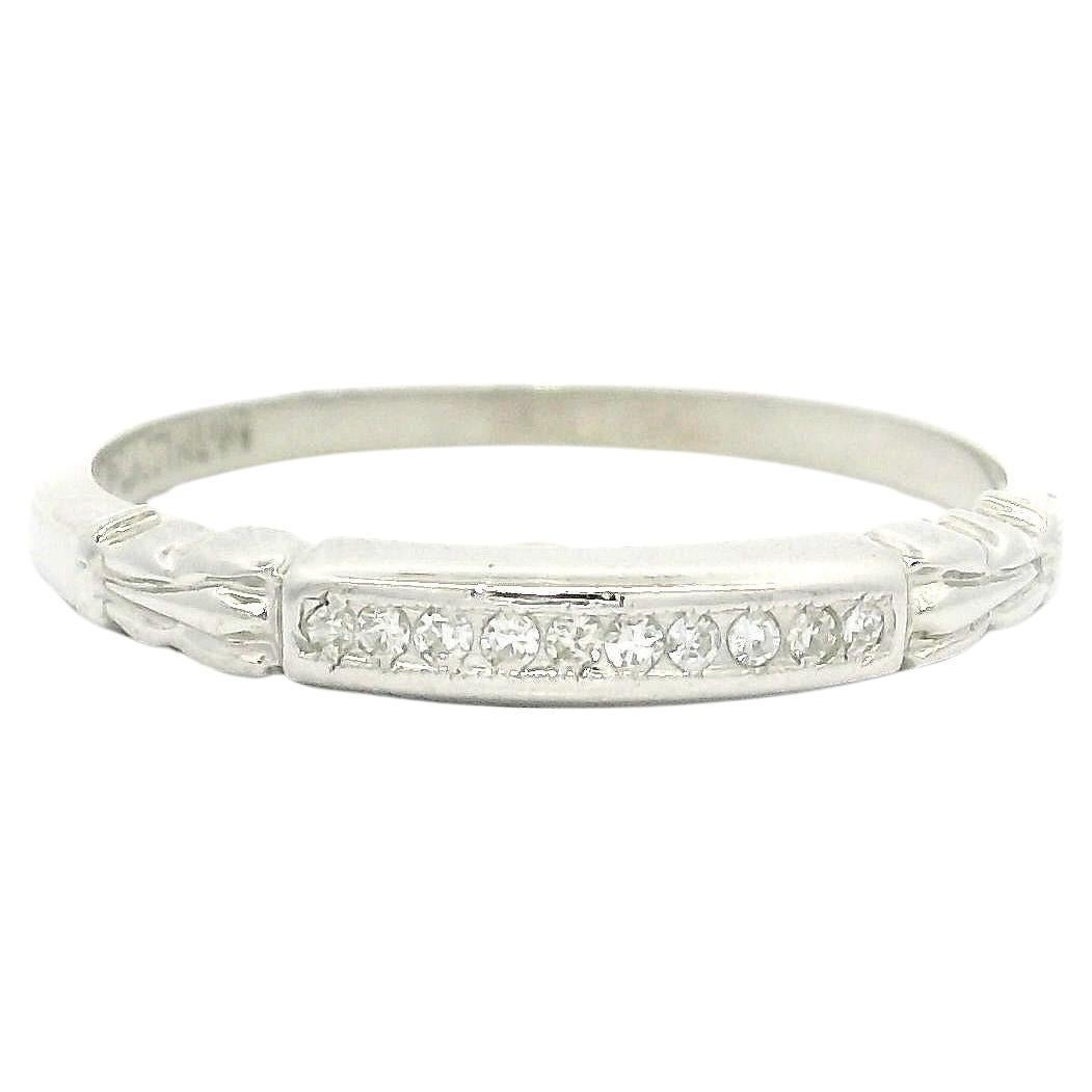 Bague de style boucle en platine antique avec diamant en serti clos à taille unique en vente