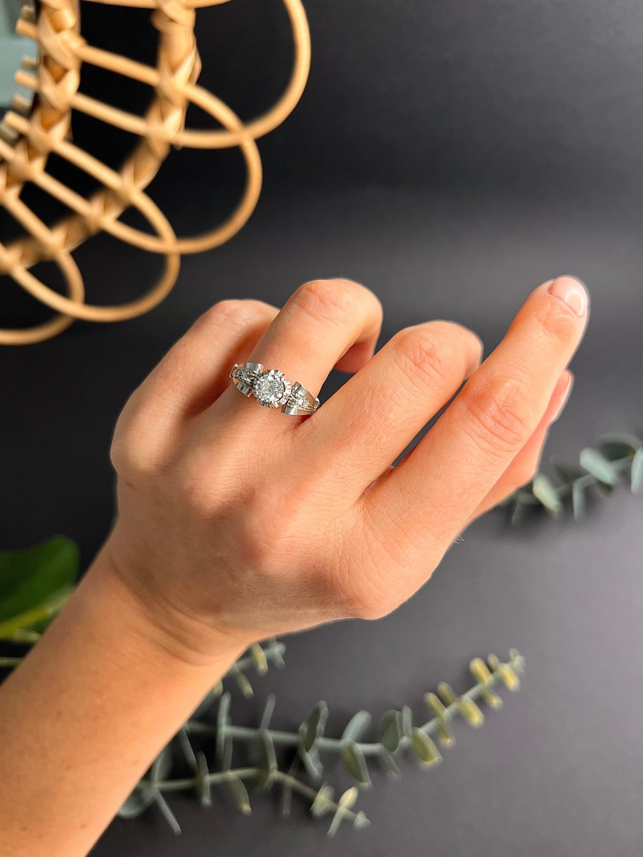 Antique Platinum Single Stone Diamond Engagement Ring In Good Condition For Sale In Brighton, GB