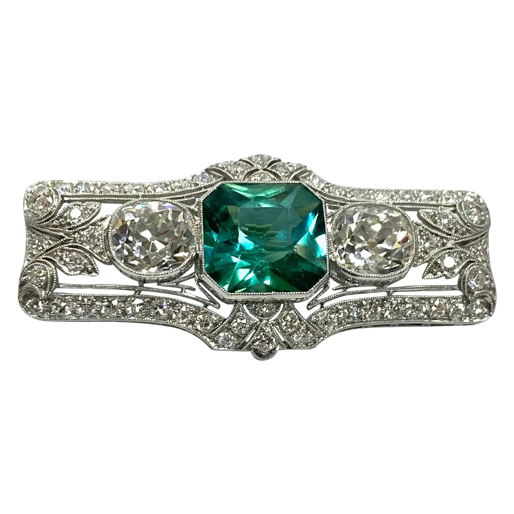 Broche antiguo de platino, turmalina y diamantes