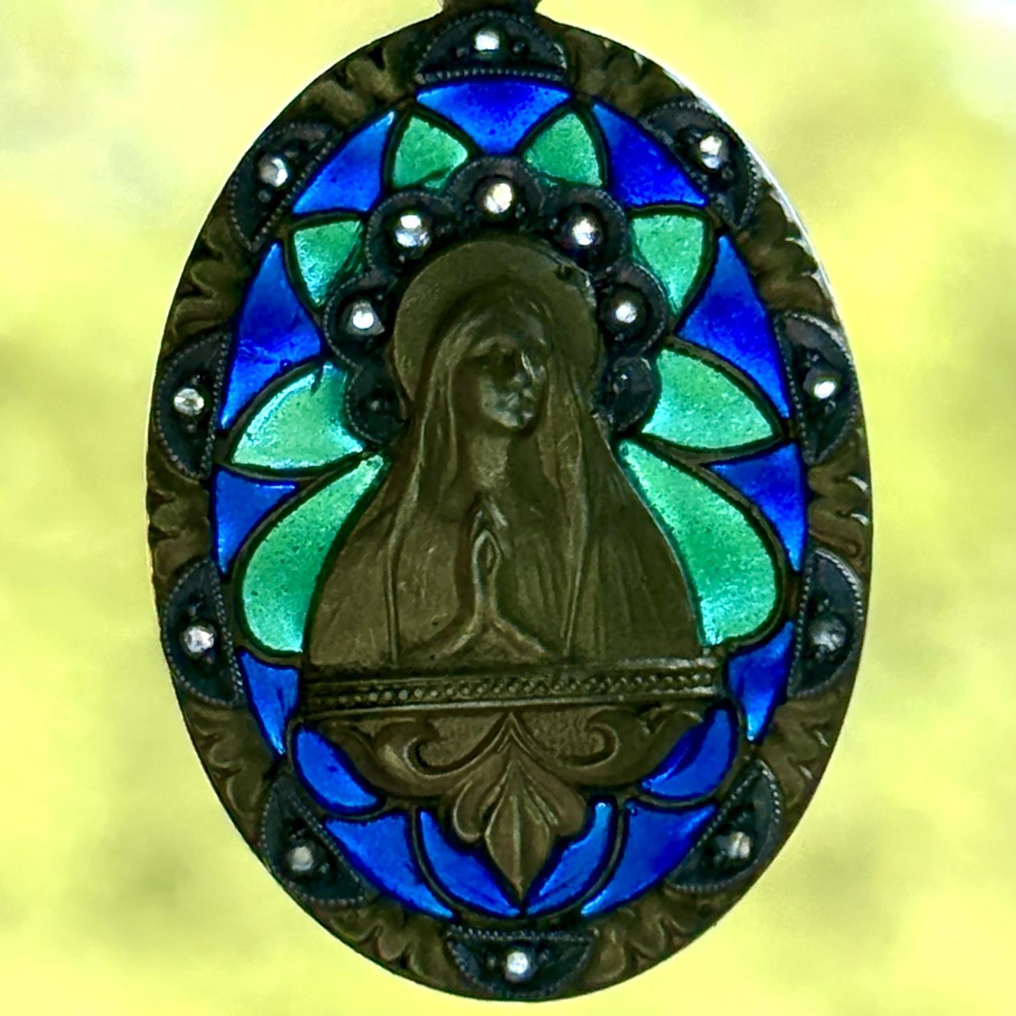 Taglio a rosa Ciondolo antico con medaglia Madonna Plique-a-Jour in oro giallo 18 ct. in vendita