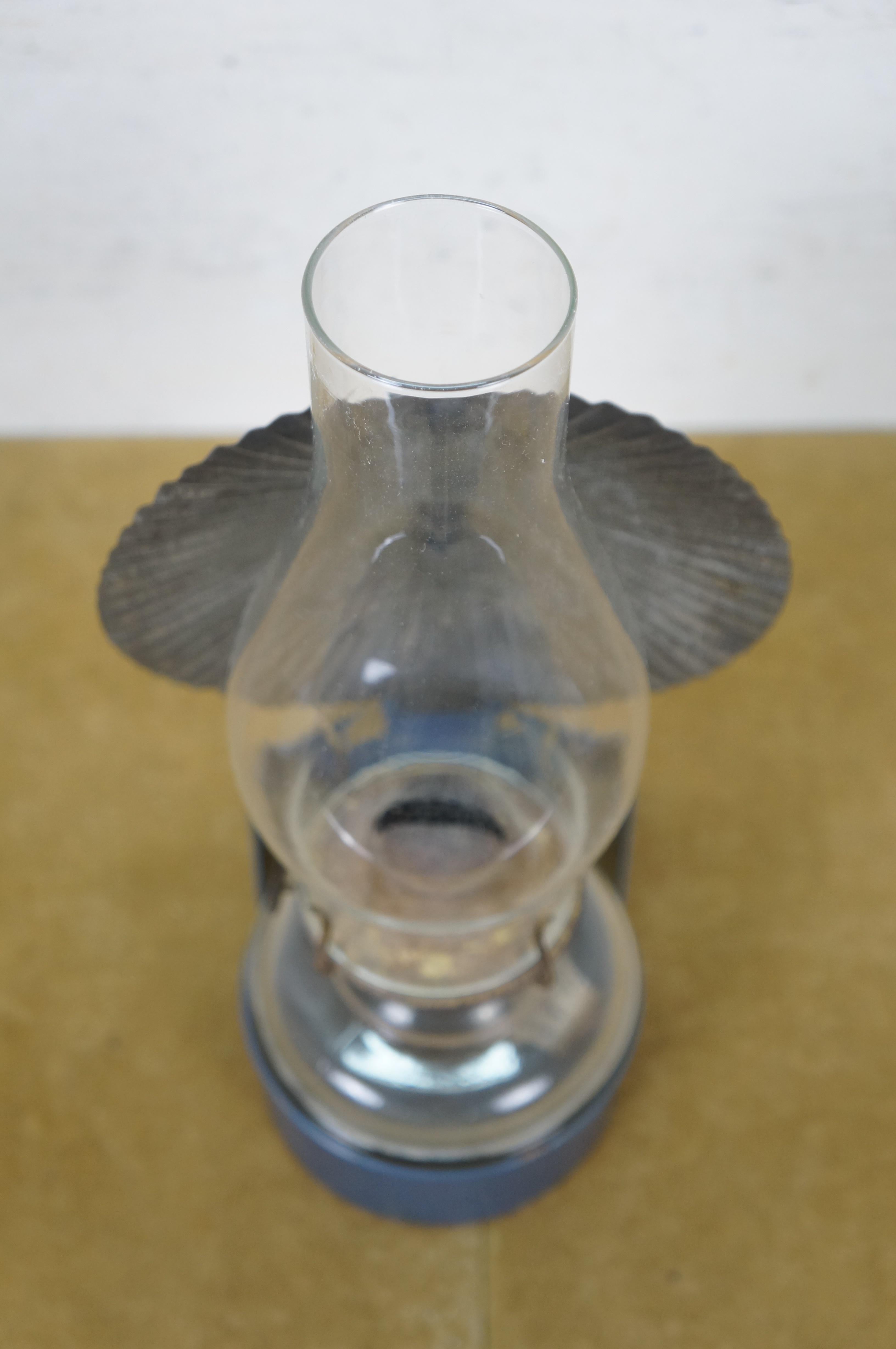 Antico Plume & Atwood, lampada a olio a cherosene con smalto blu e riflettore in latta da 13