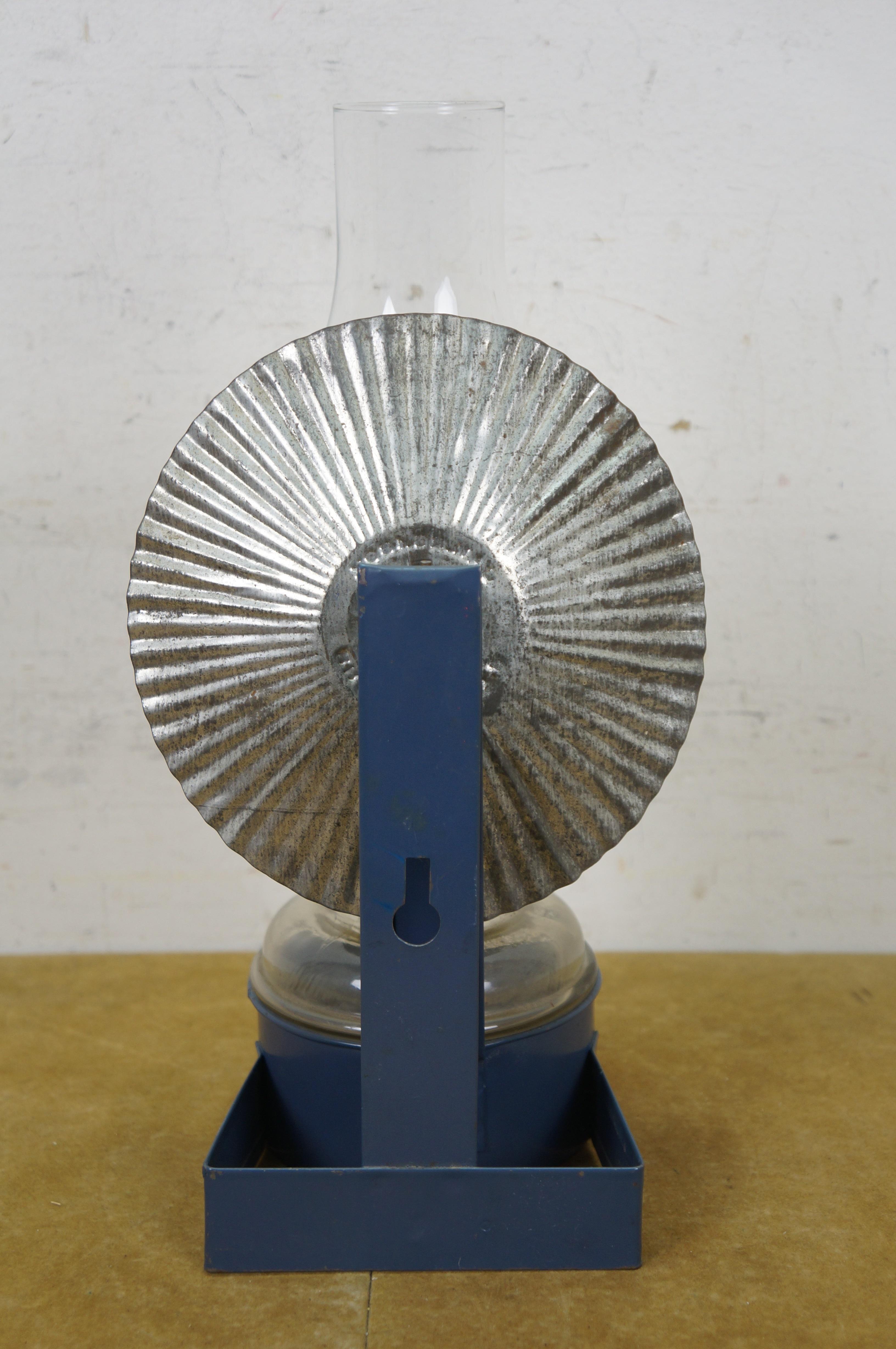 Antico Plume & Atwood, lampada a olio a cherosene con smalto blu e riflettore in latta da 13