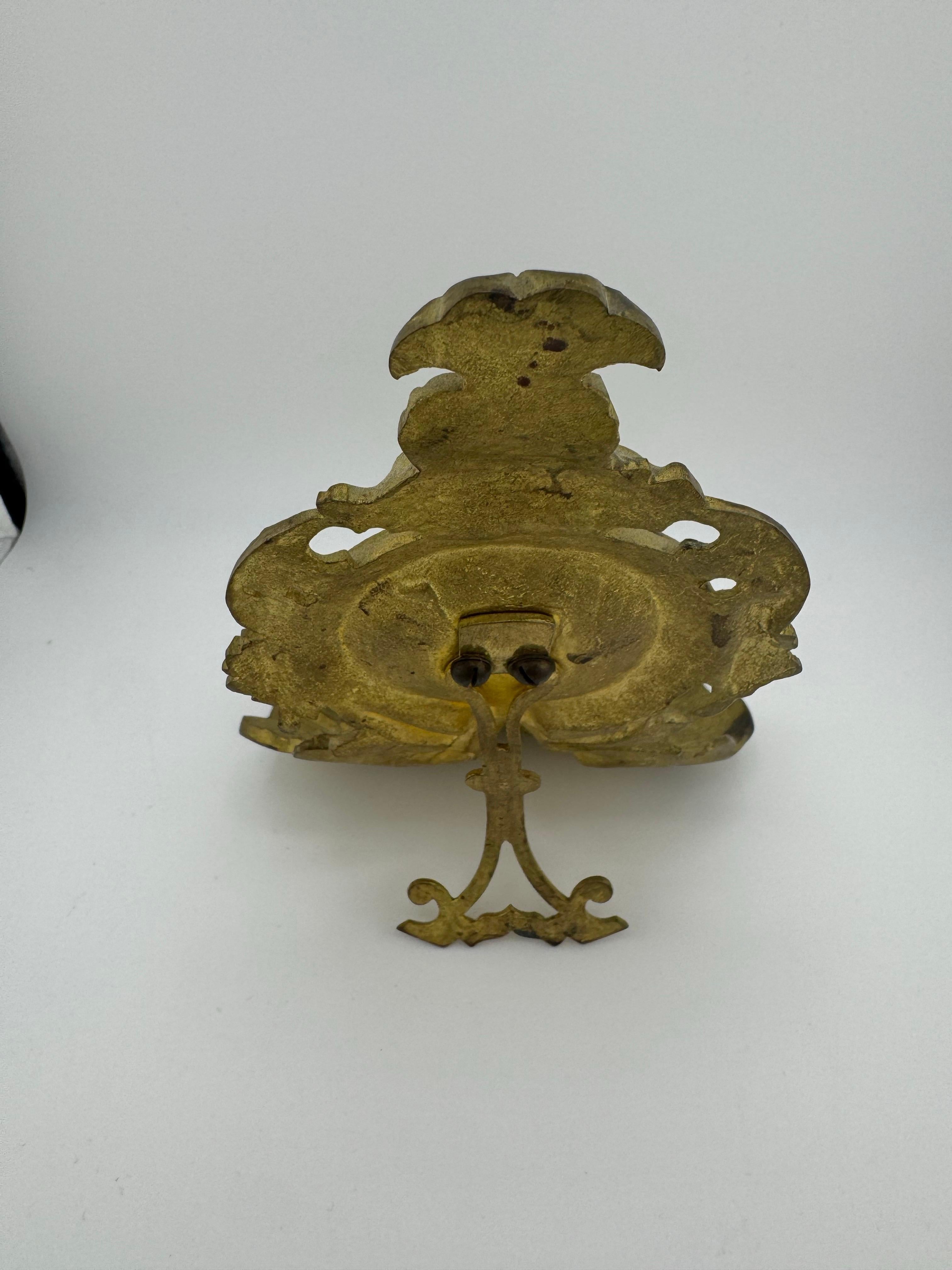 Verry unique Pocket Watch holder
Putto on a oyster Holding the Pocket watch 
Around 19 th Century 
Gilted