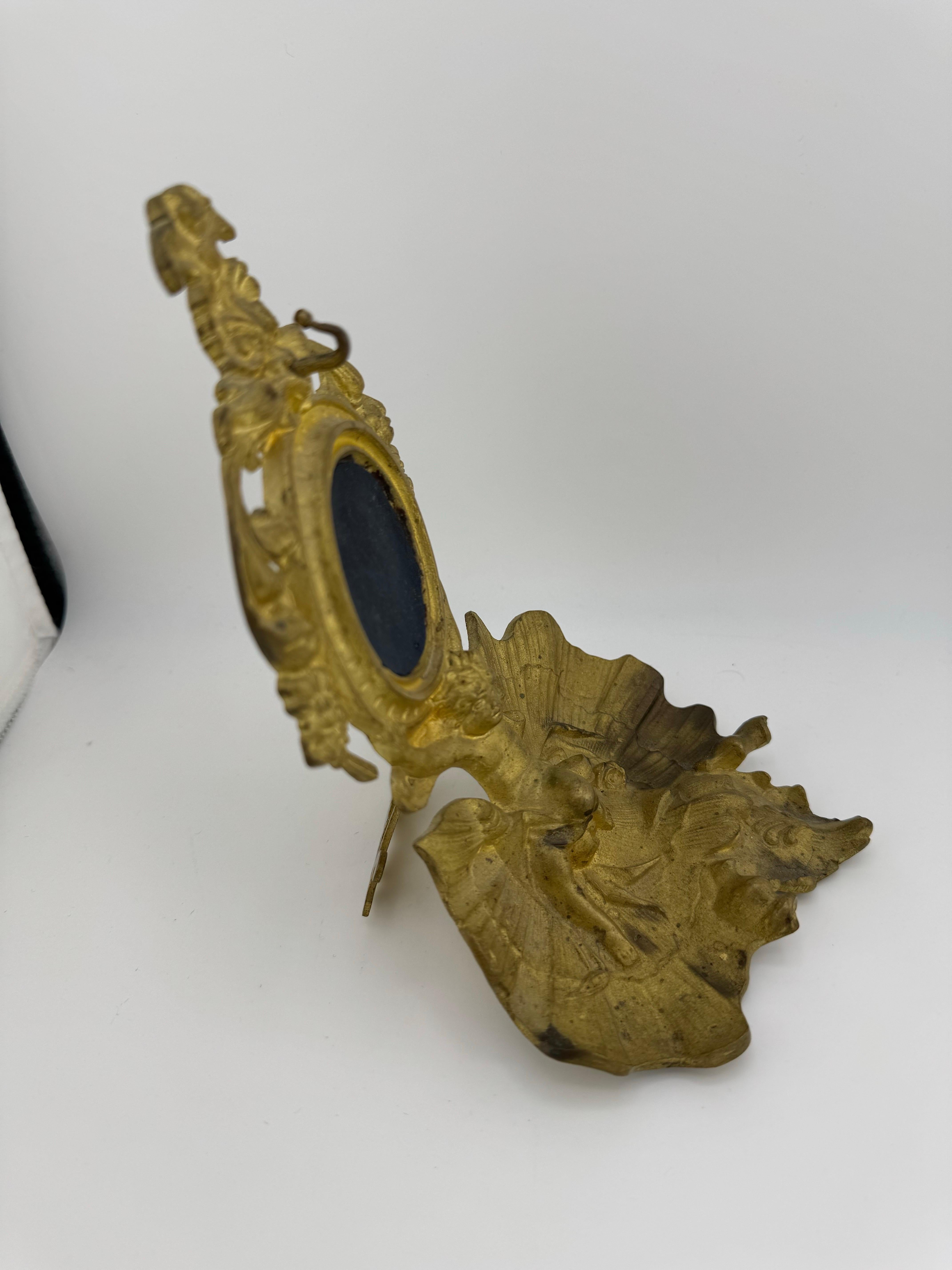Antique pocket watch holder applies 19th century putto on oyster For Sale 3