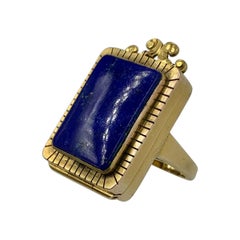 Bague médaillon antique Poison en or 14 carats et lapis-lazuli