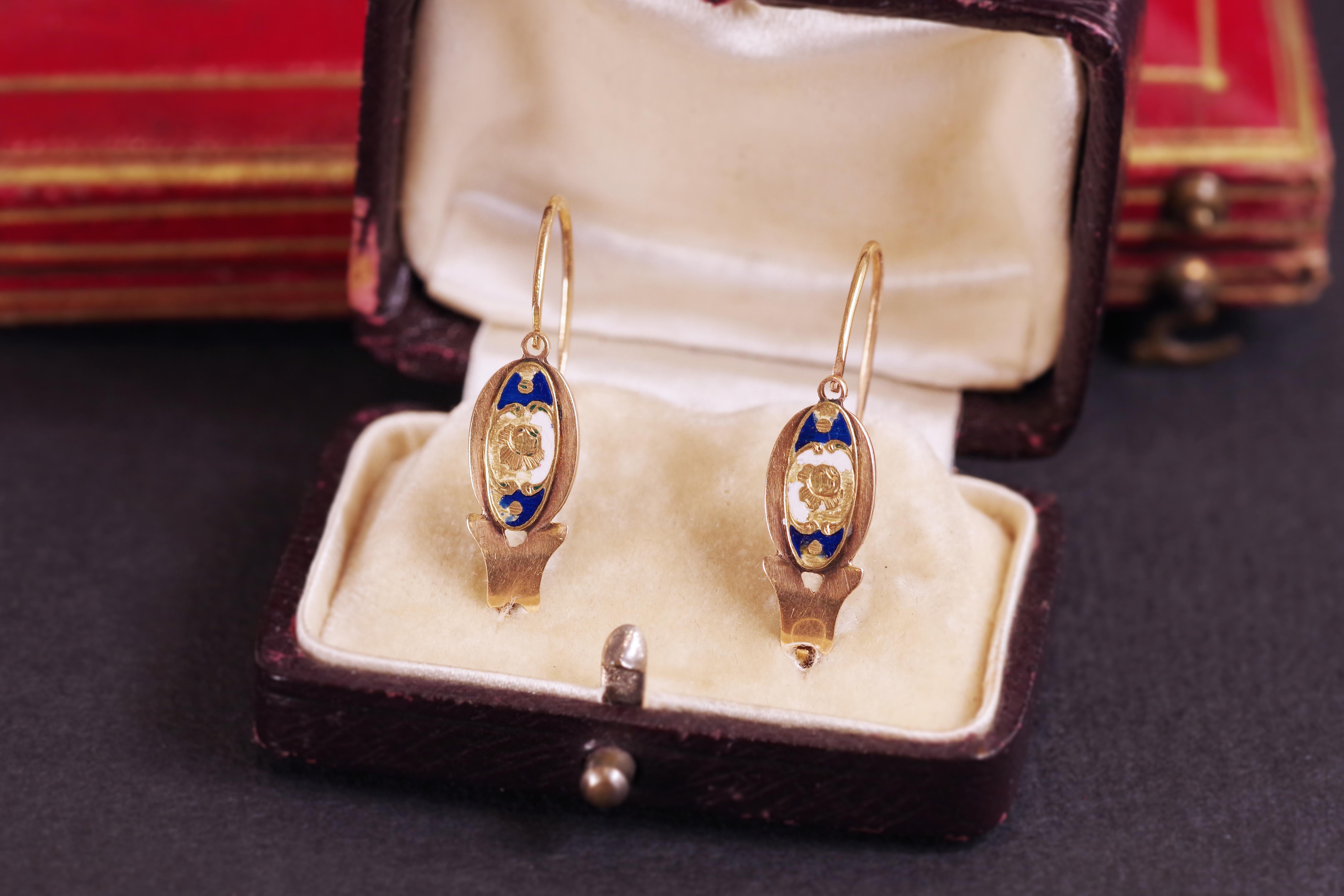 Antique Poissardes Earrings in Rose Gold 18 Karats In Fair Condition For Sale In PARIS, FR