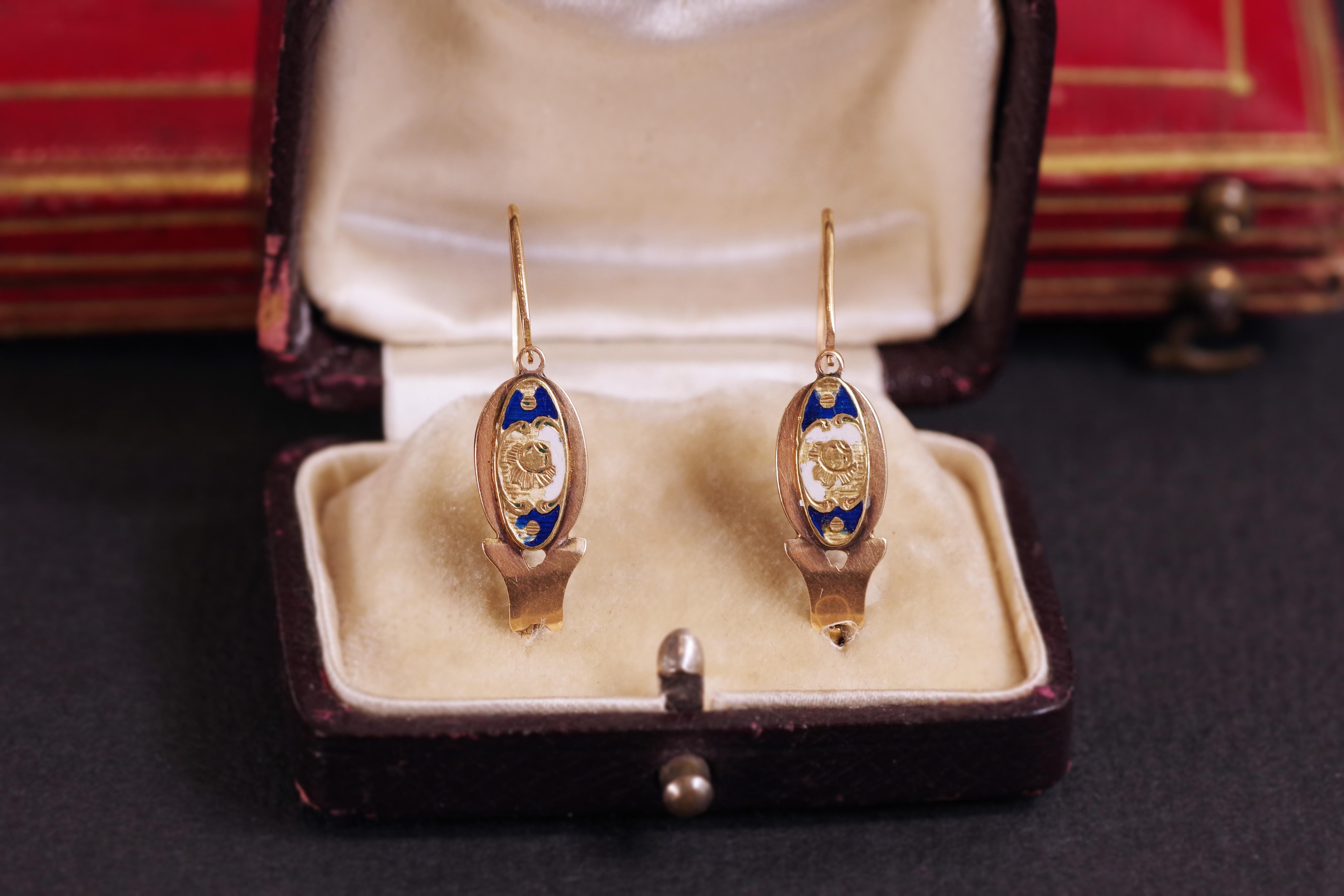 Women's or Men's Antique Poissardes Earrings in Rose Gold 18 Karats For Sale