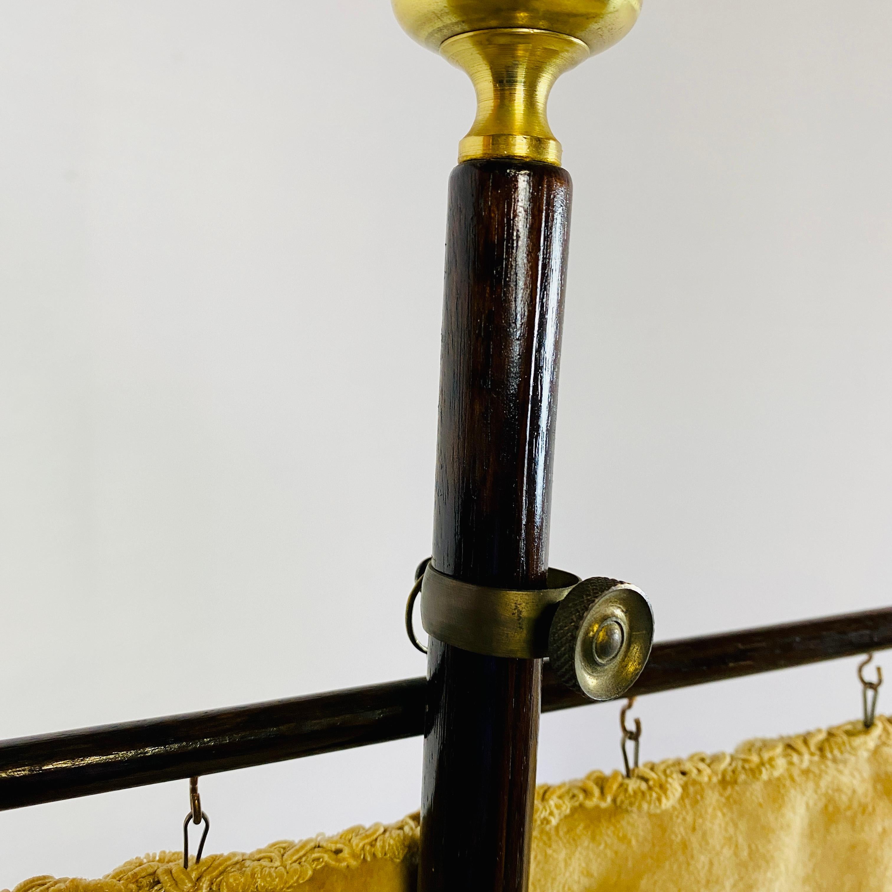 Antiker Pfeilerschirm, englischer Kaminschirm, Gobelinstickerei um 1900 im Angebot 1