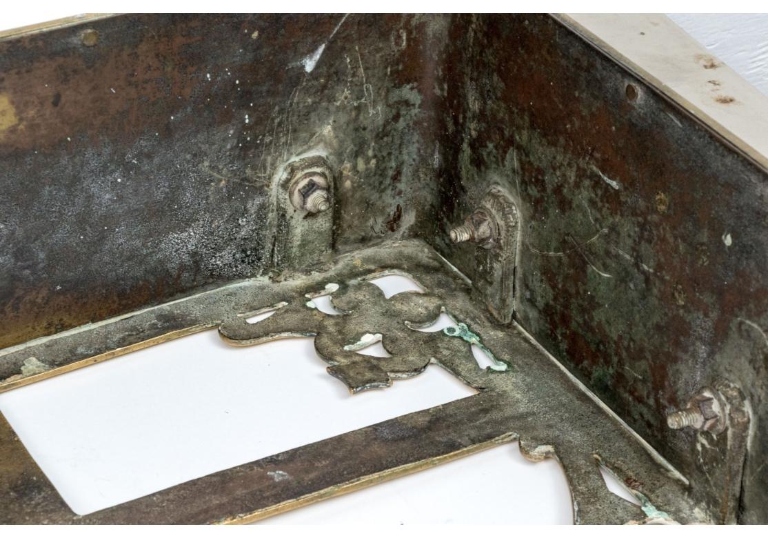 Antique Polished Brass Trivet Fire Fender In Distressed Condition For Sale In Bridgeport, CT