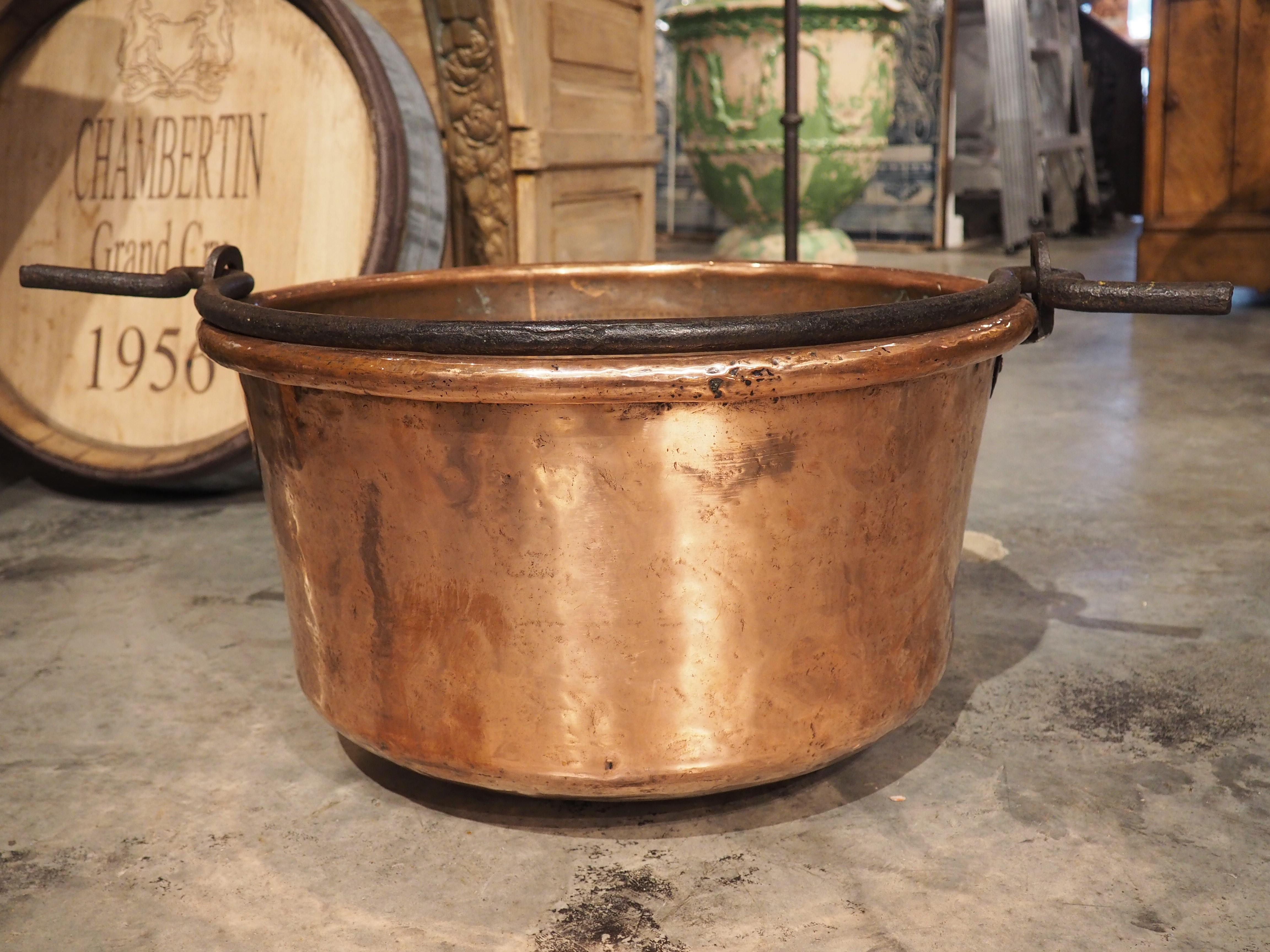 Antique Polished Copper Chaudron or Wine Cooler, Wrought Iron Handle, circa 1850 For Sale 3