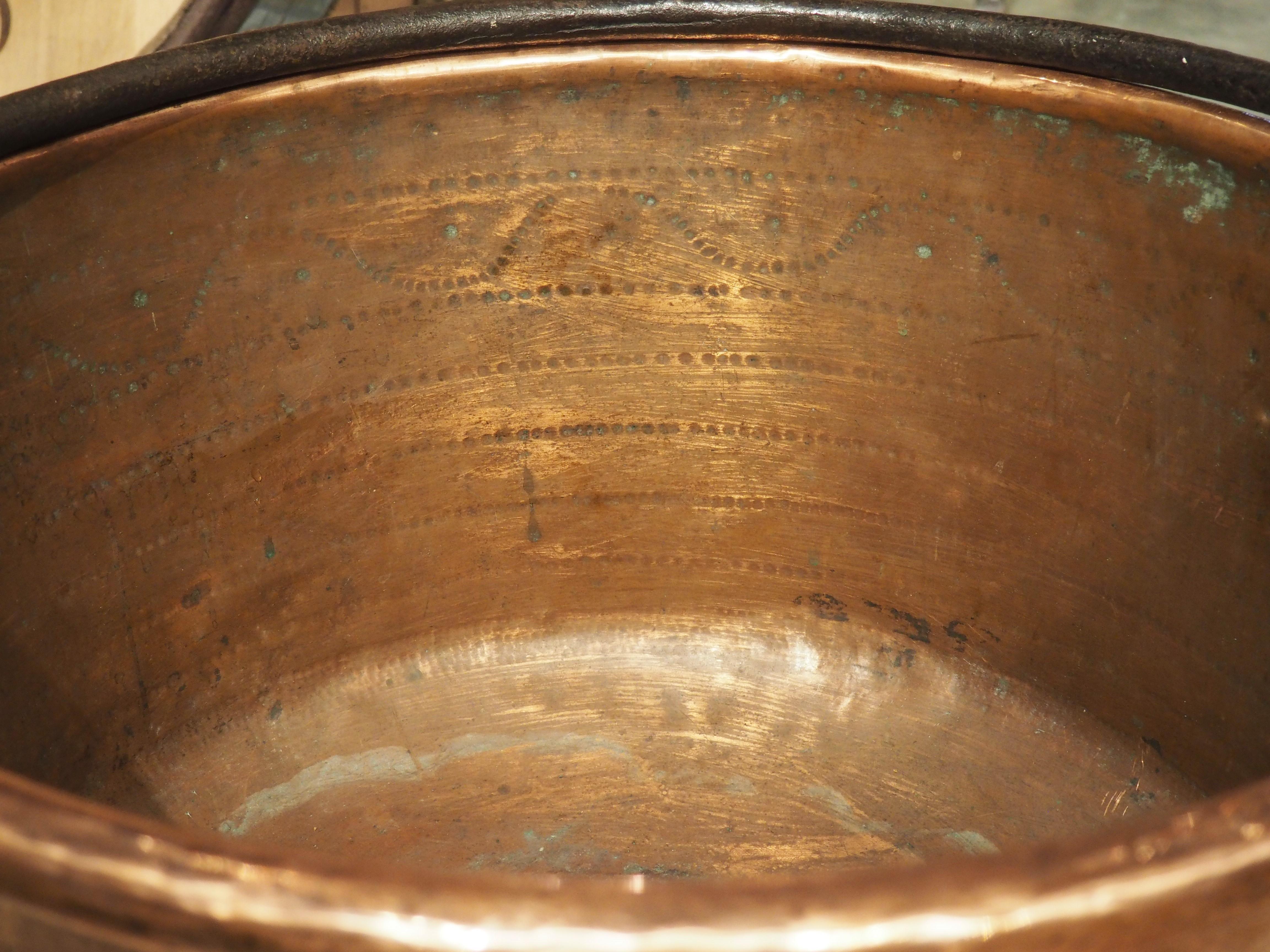 Refroidisseur à vin ou cave en cuivre poli ancien, poignée en fer forgé , vers 1850 en vente 1
